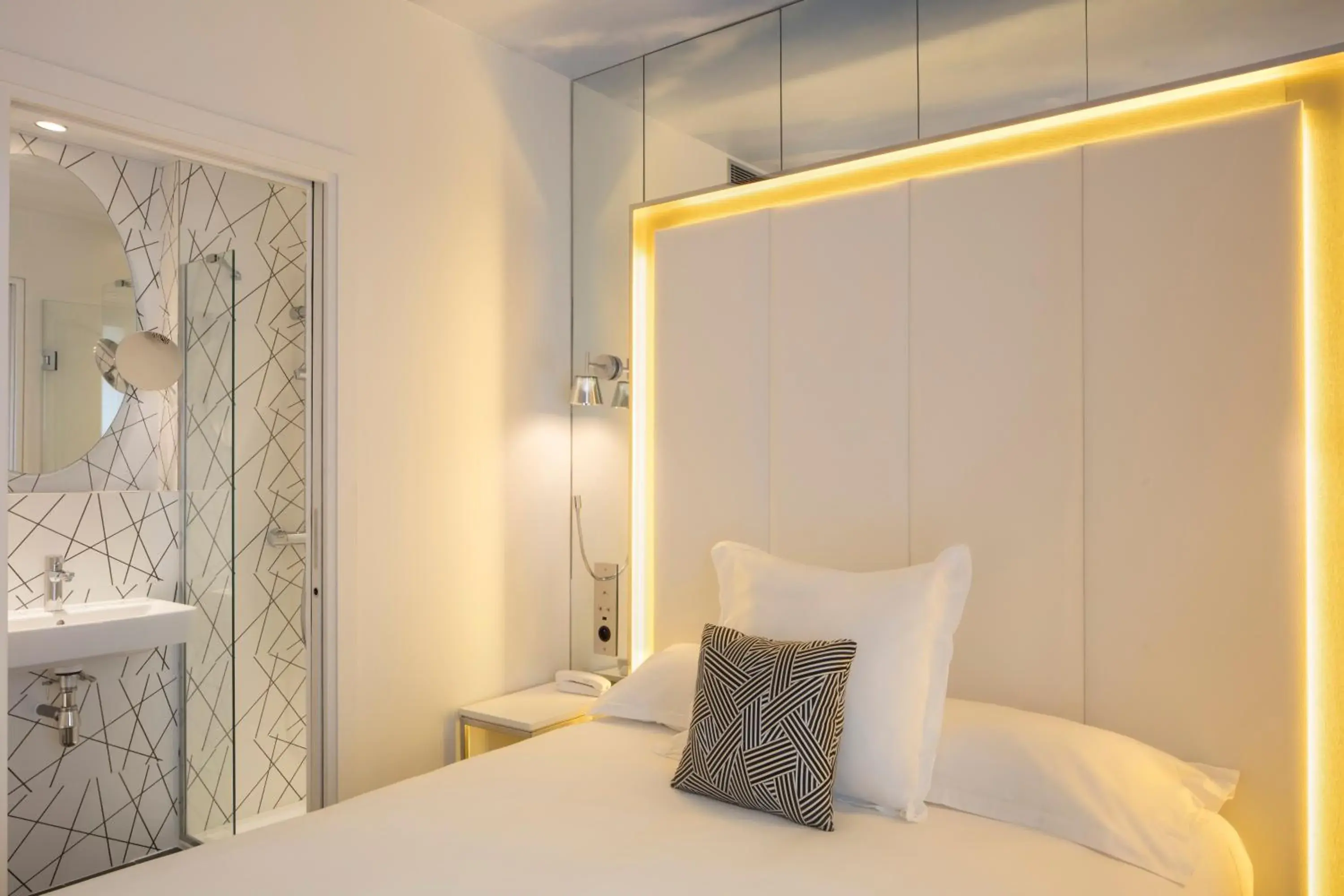 Bed in Nouvel Hôtel Eiffel Bed in Nouvel Hôtel Eiffel