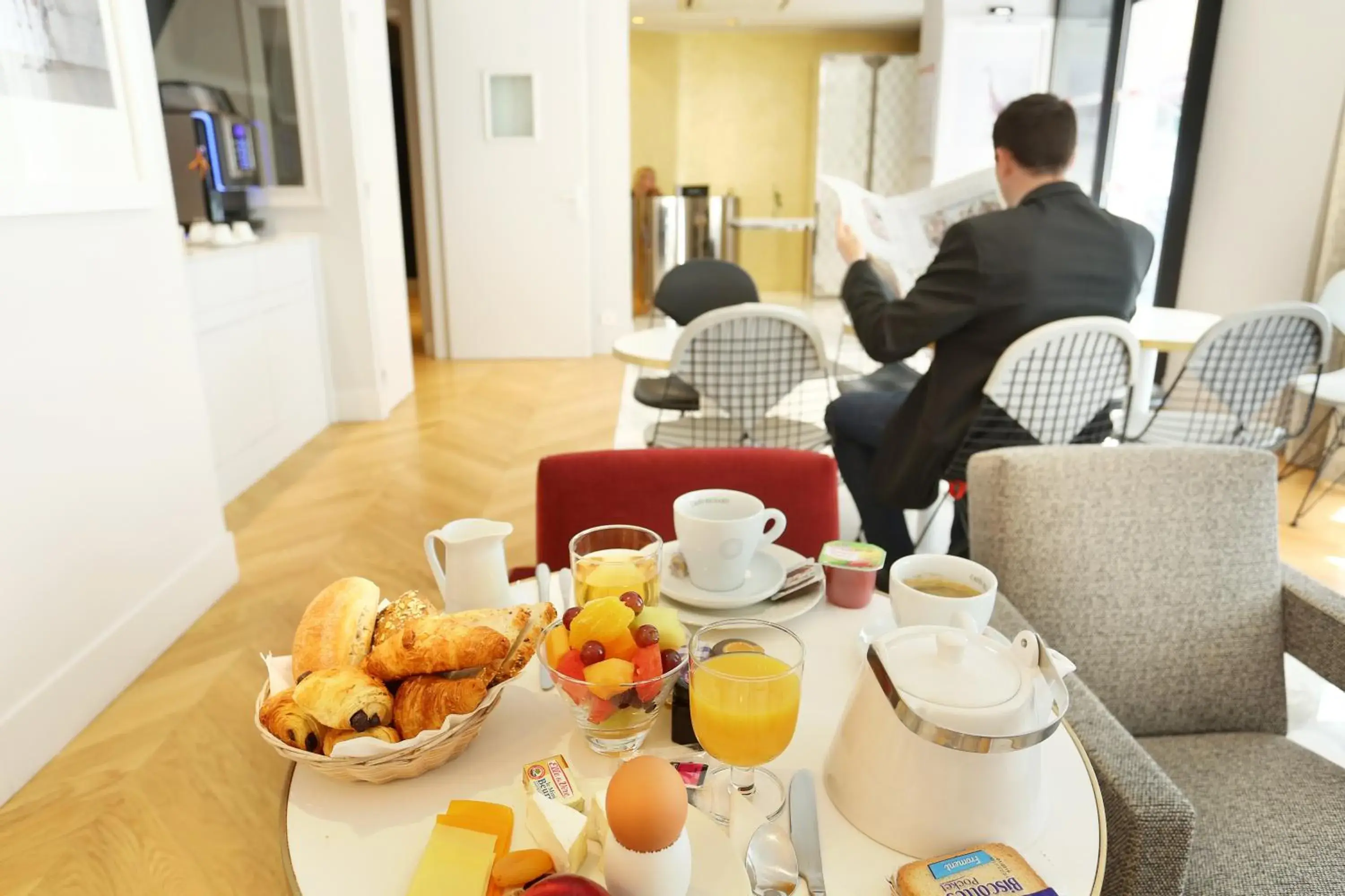 Breakfast in Nouvel Hôtel Eiffel Breakfast in Nouvel Hôtel Eiffel