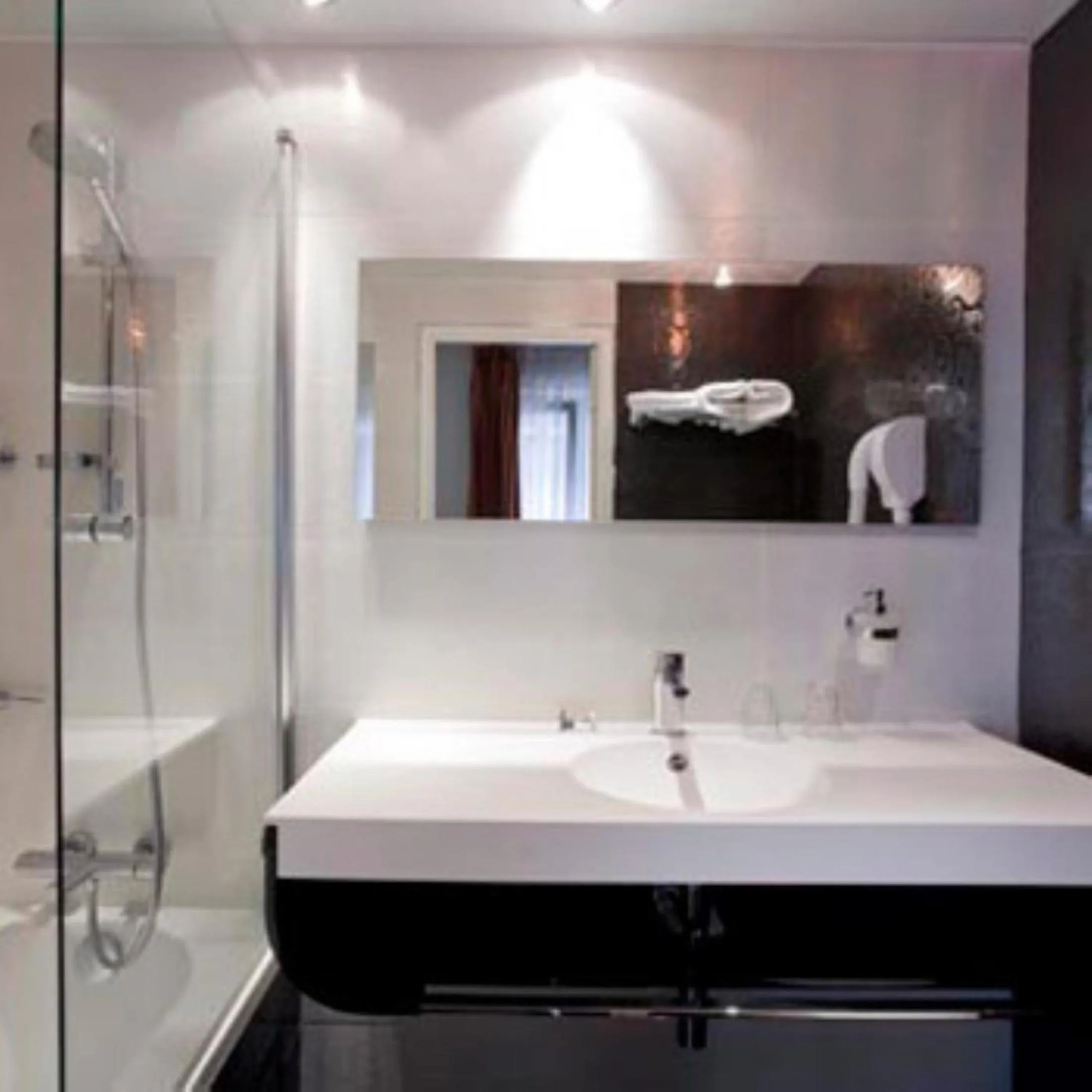 Bathroom in Nouvel Hôtel Eiffel