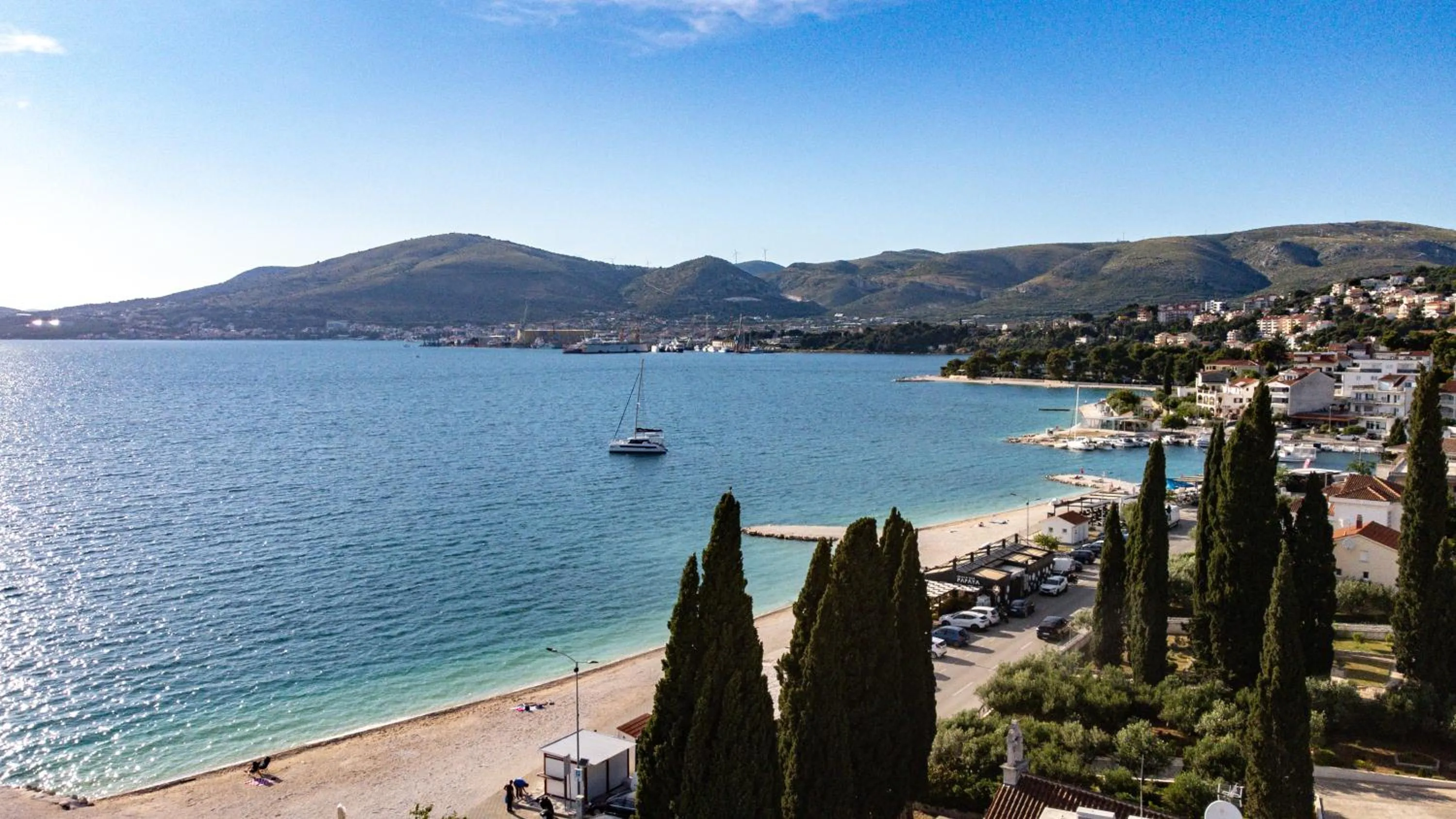 Villa Okruk-10 meters away from the beach
