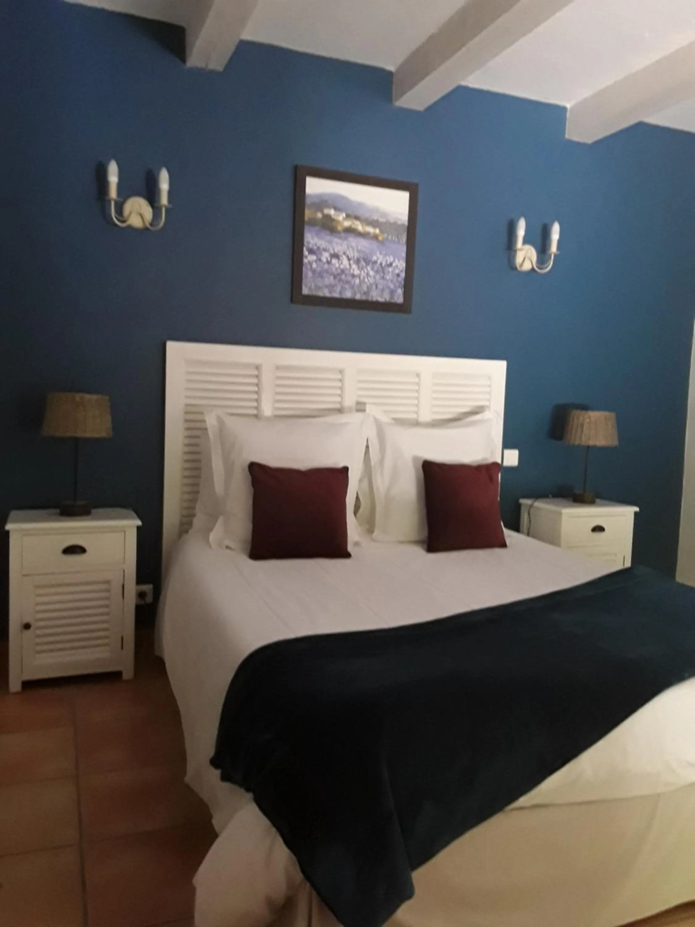 Photo of the whole room, Bed in Mas de l'ile