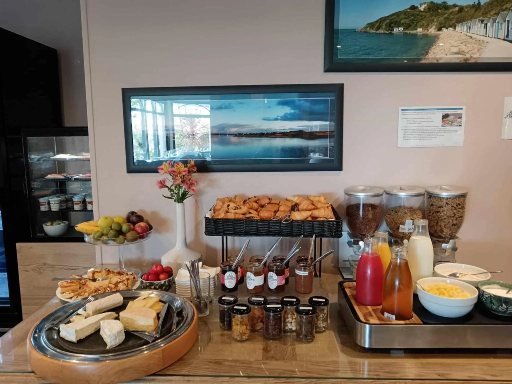 Breakfast in Hôtel Traiteur Les Ormes, The Originals Relais