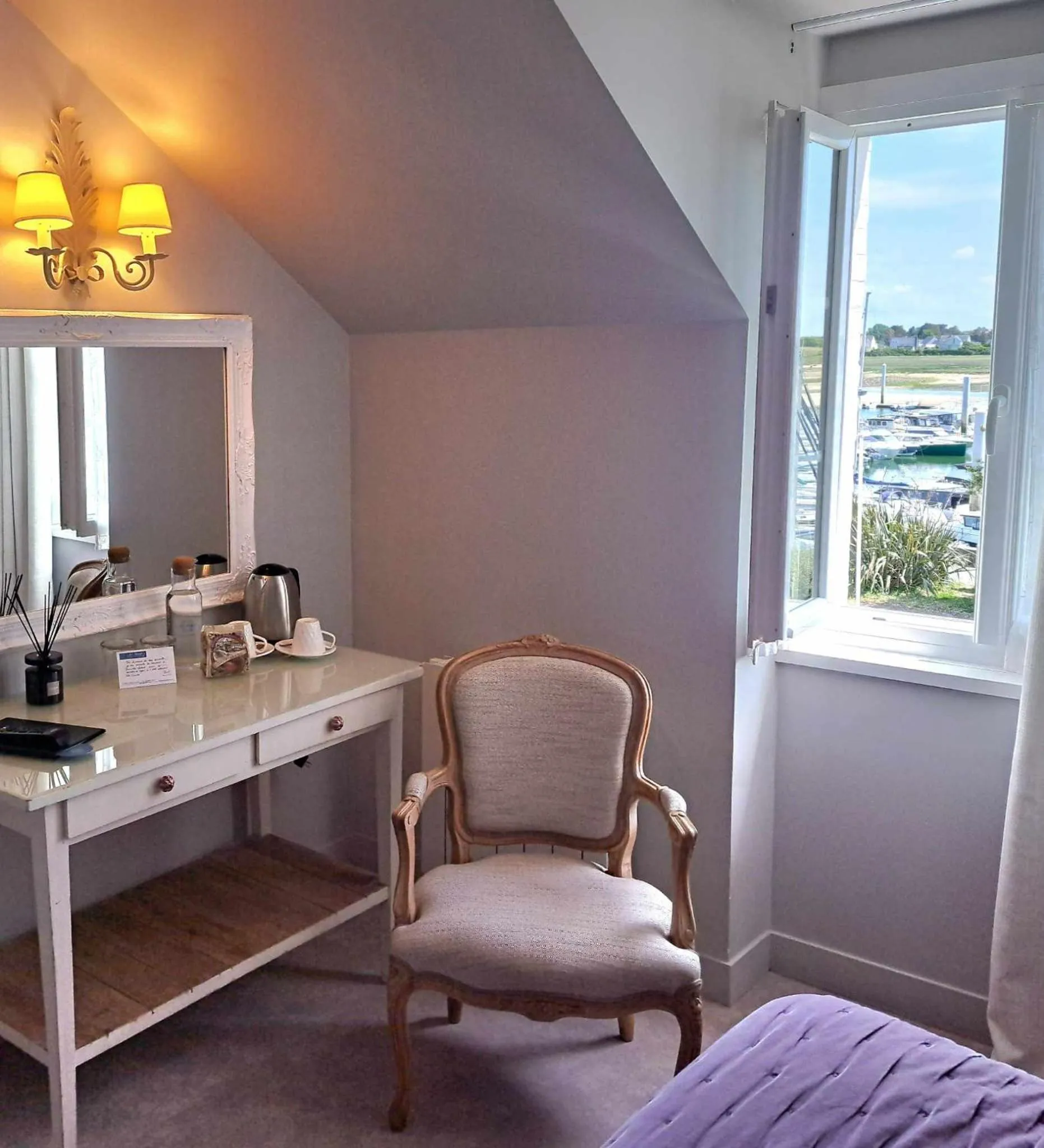 Bedroom in Hôtel Traiteur Les Ormes, The Originals Relais