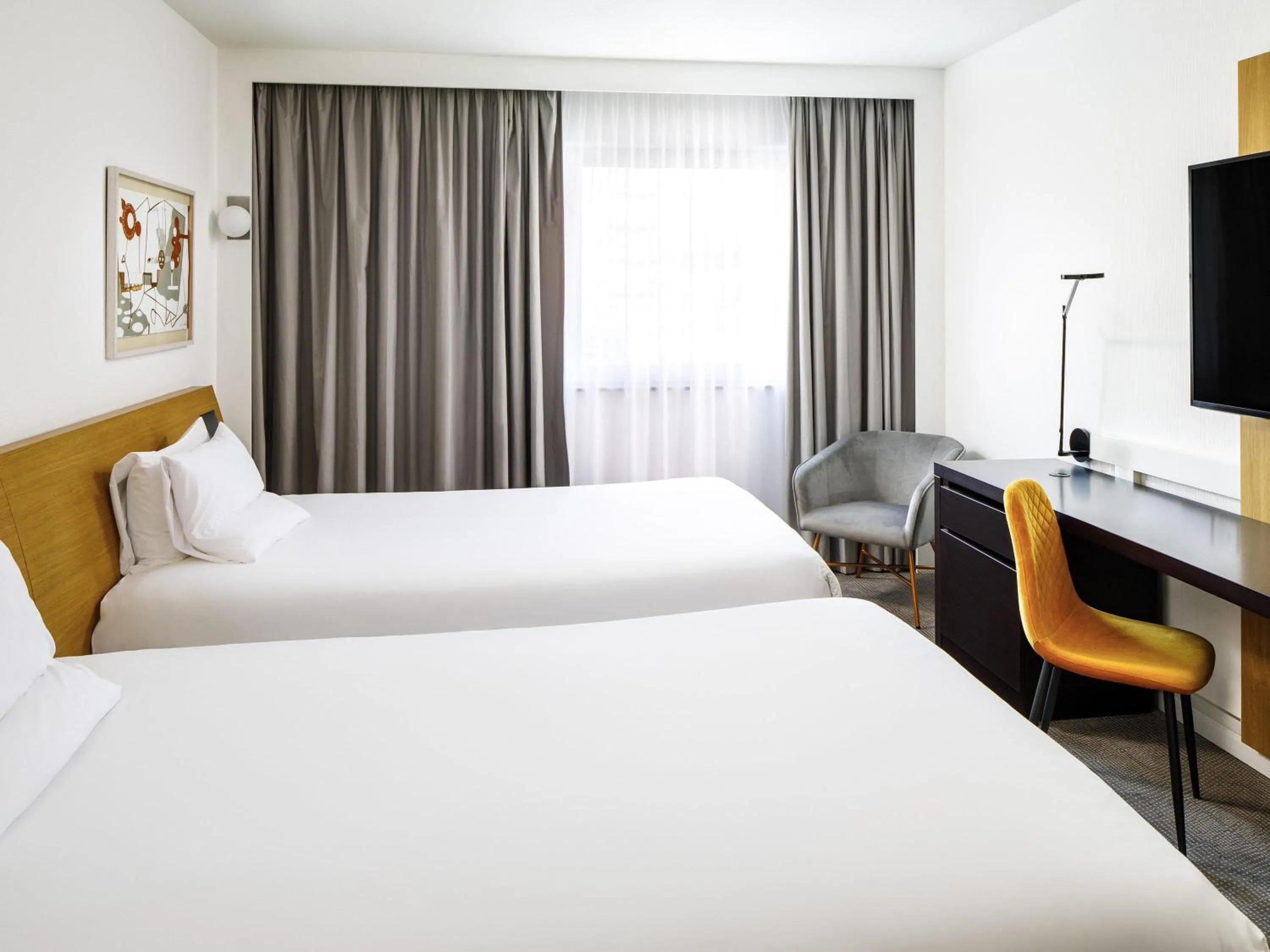 Bedroom, Bed in Novotel London Greenwich