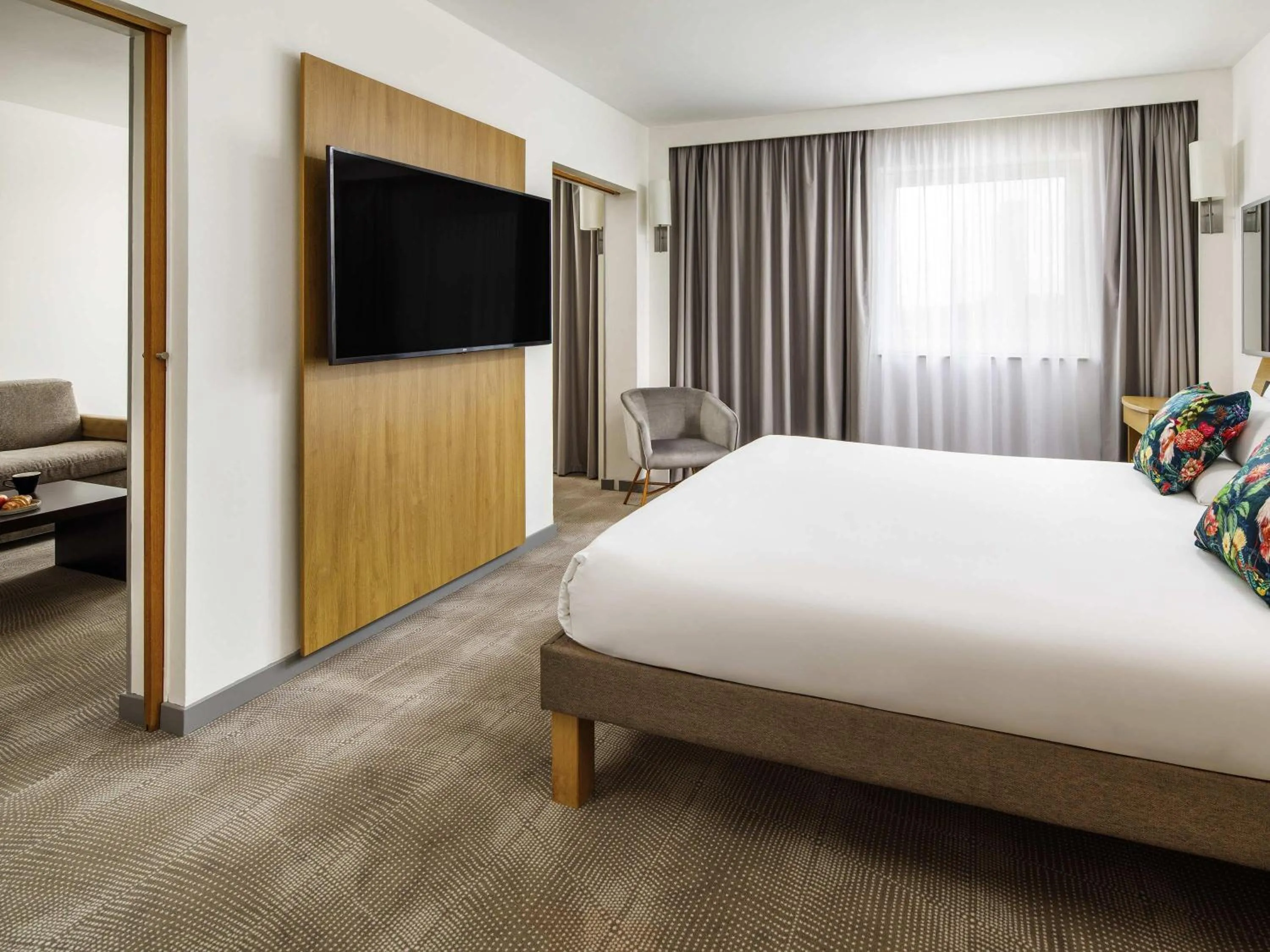 Bedroom, Bed in Novotel London Greenwich