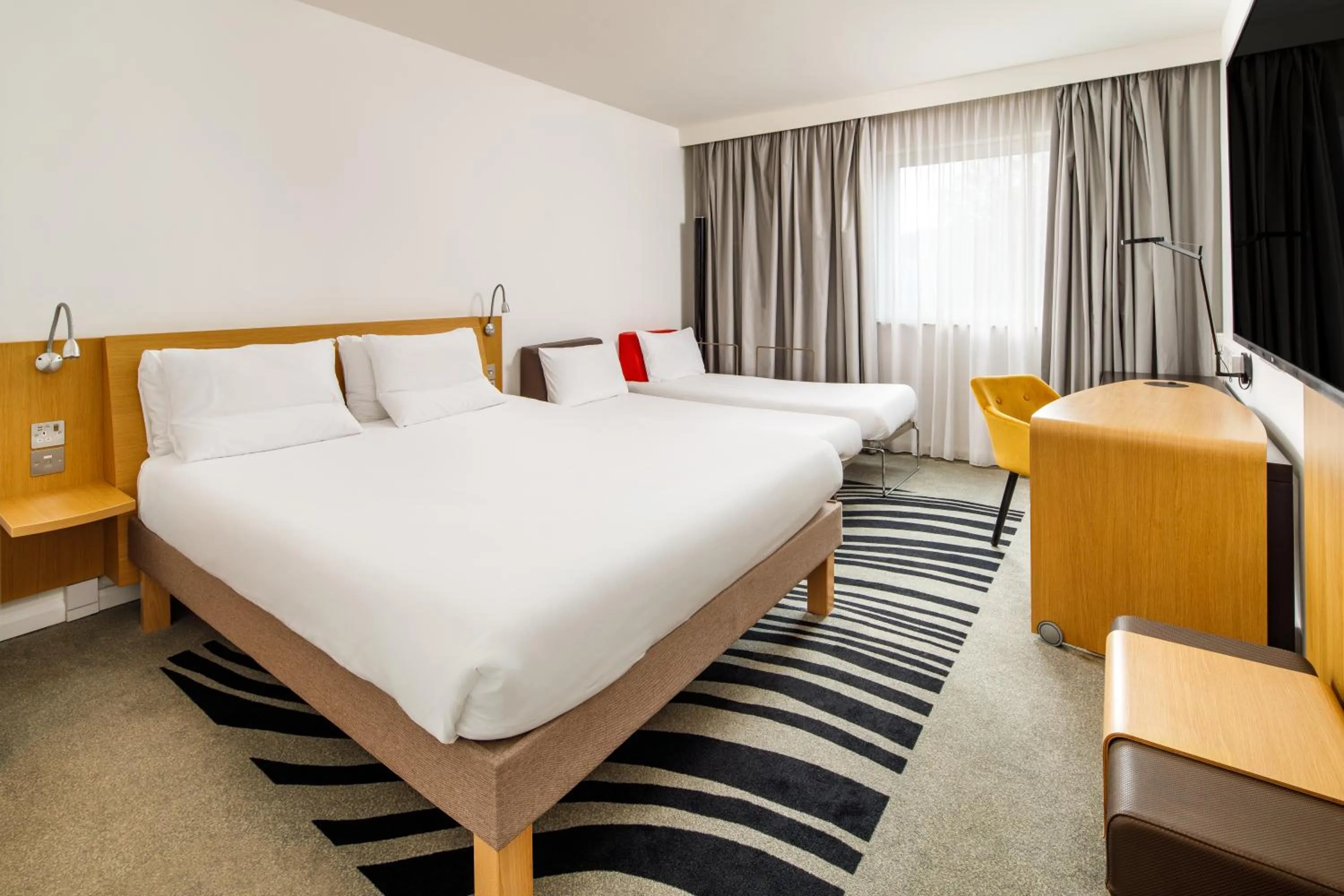 Bedroom, Bed in Novotel London Greenwich