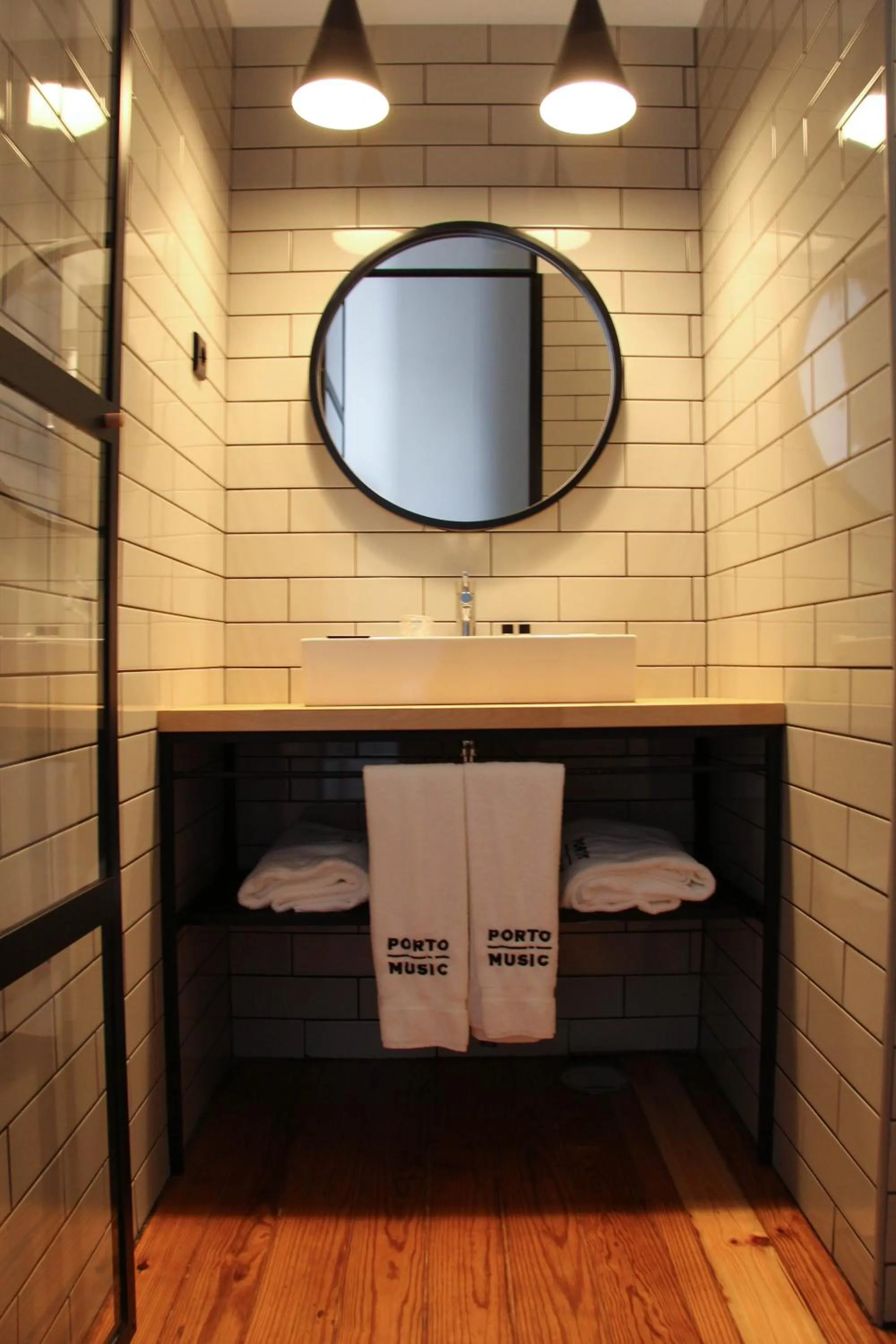 Bathroom in Porto Music Guest House