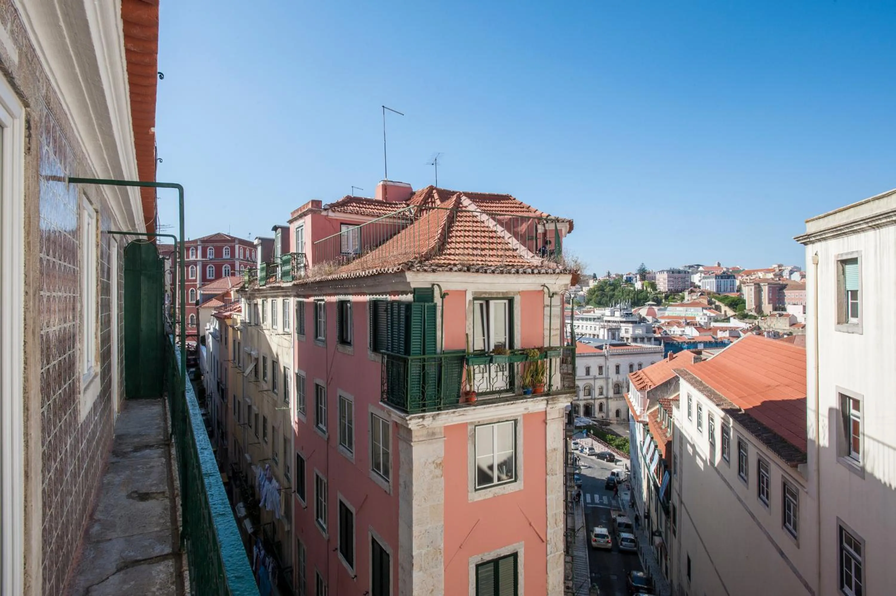 Property building in Duque-Chiado Downtown