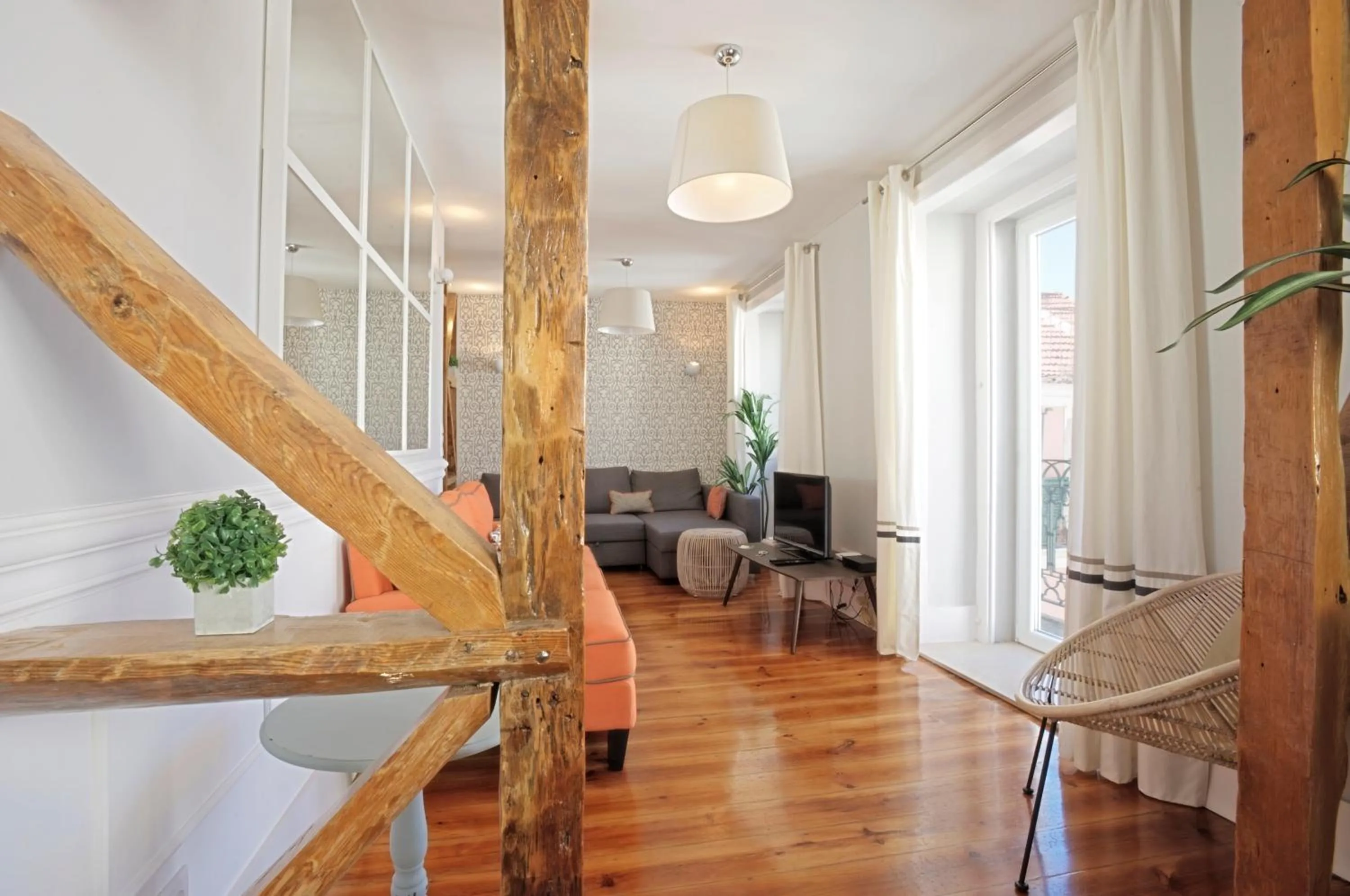 TV and multimedia in Duque-Chiado Downtown