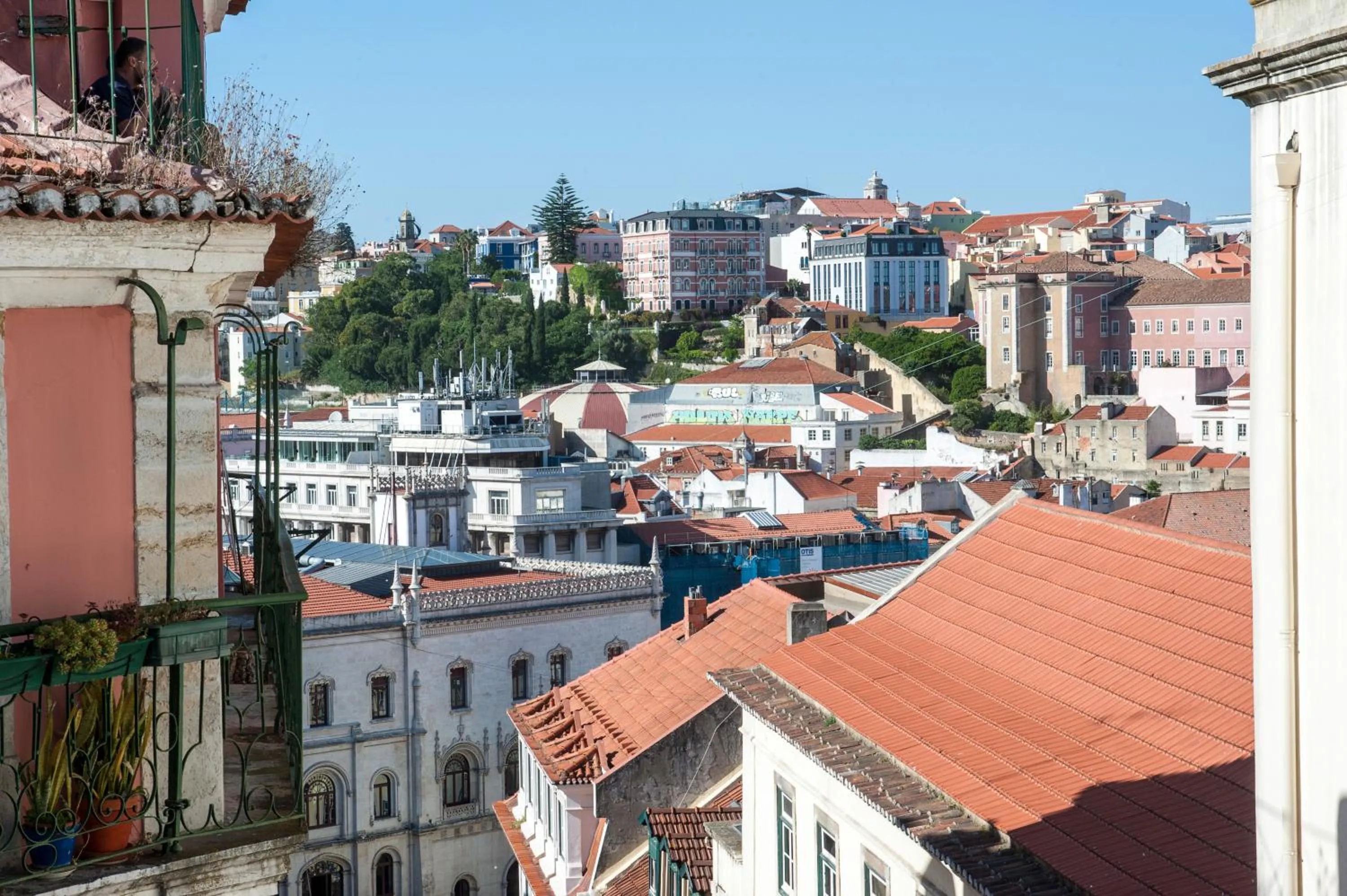 Property building in Duque-Chiado Downtown