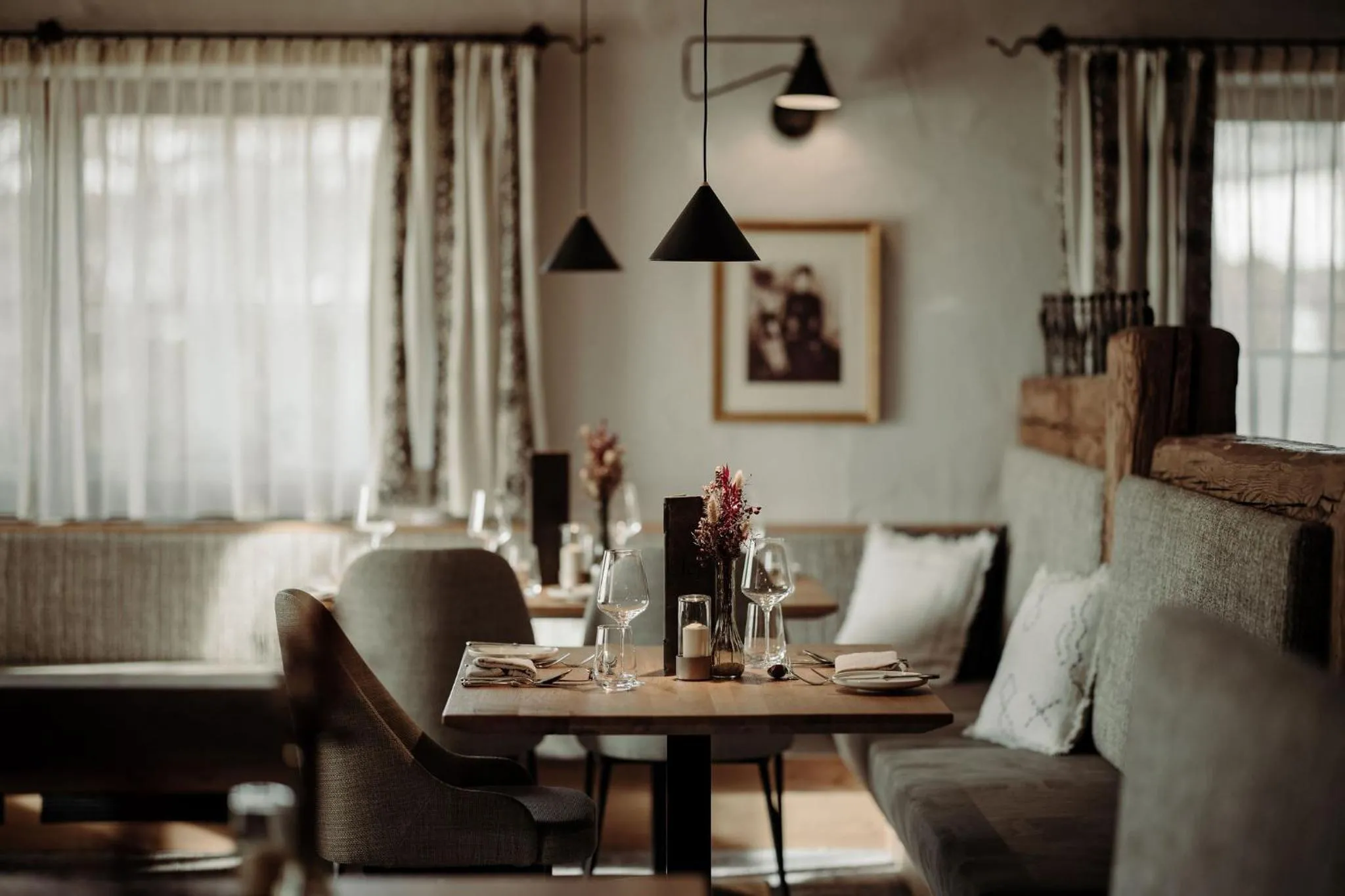 Restaurant/places to eat in Hotel loj - our kind of place