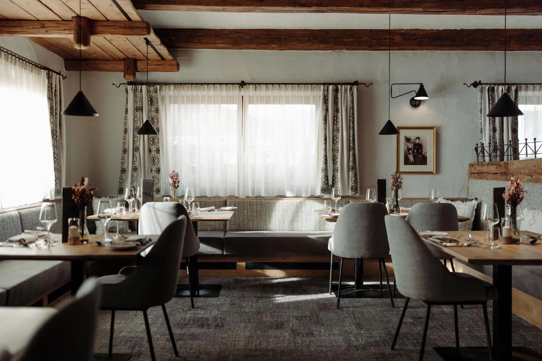 Restaurant/places to eat in Hotel loj - our kind of place