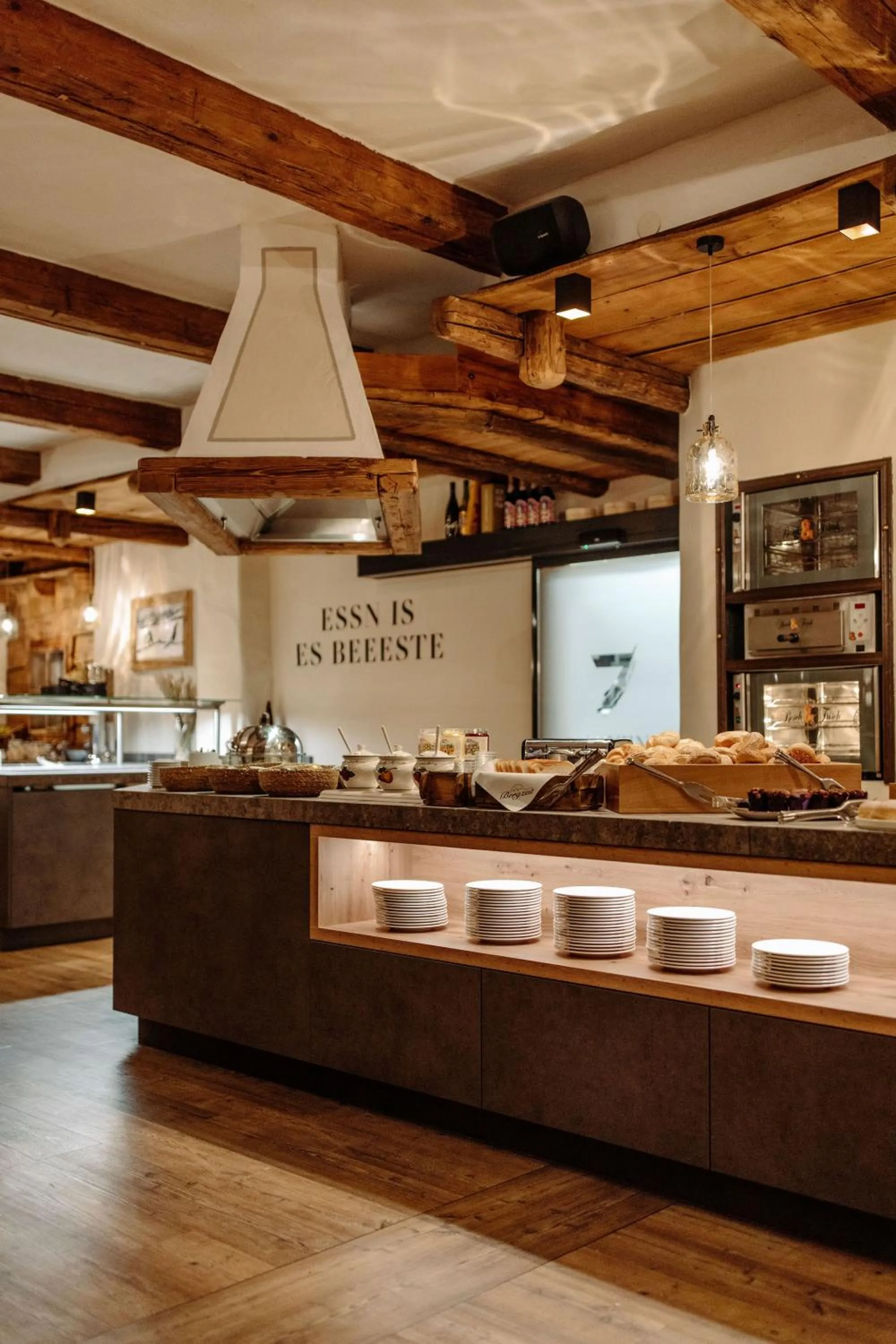Restaurant/places to eat in Hotel loj - our kind of place