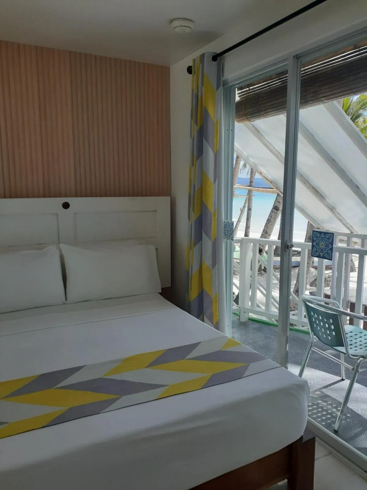 Bedroom, Bed in Bluewaves Beach House