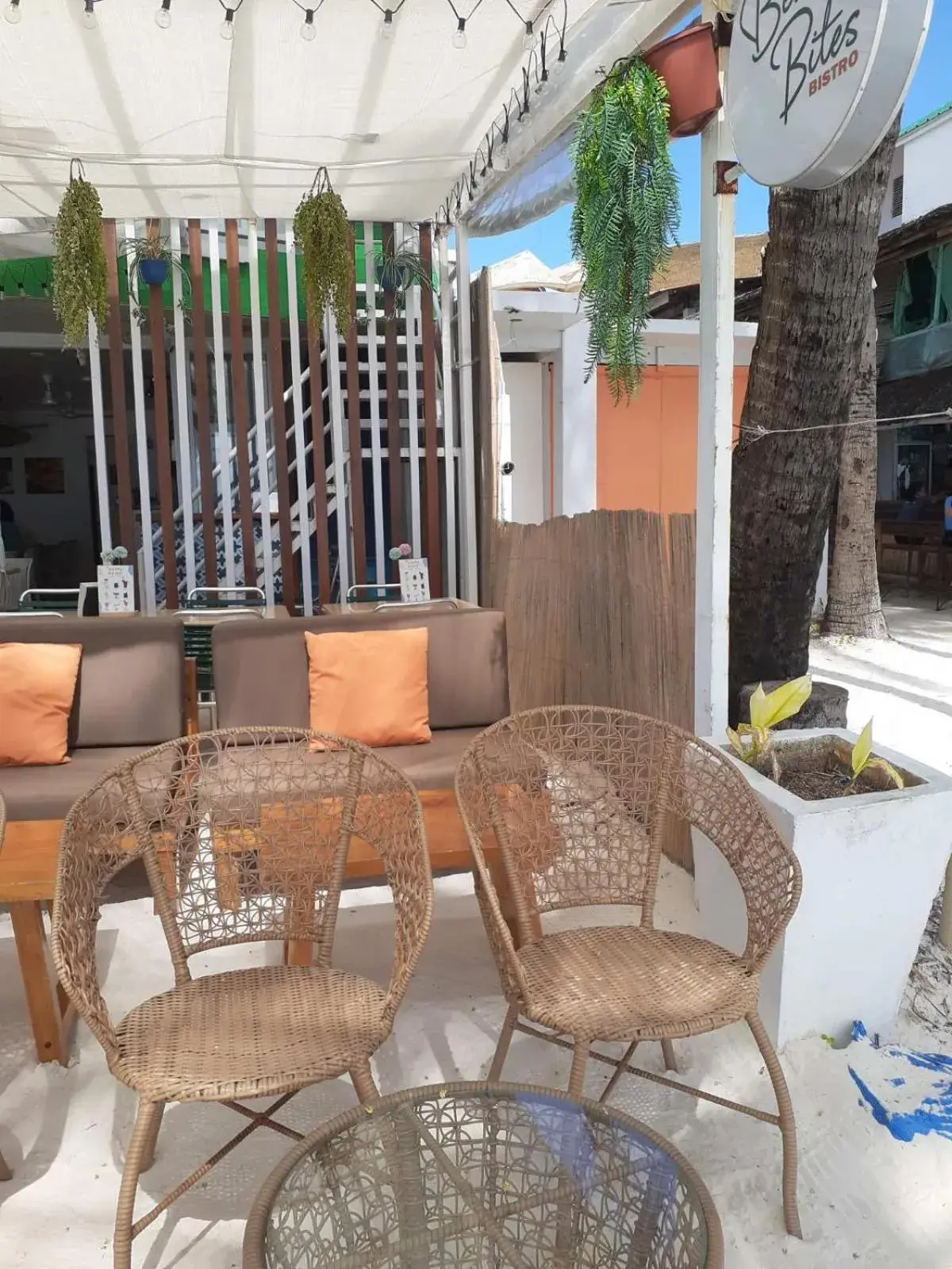 Restaurant/places to eat in Bluewaves Beach House Restaurant/places to eat in Bluewaves Beach House