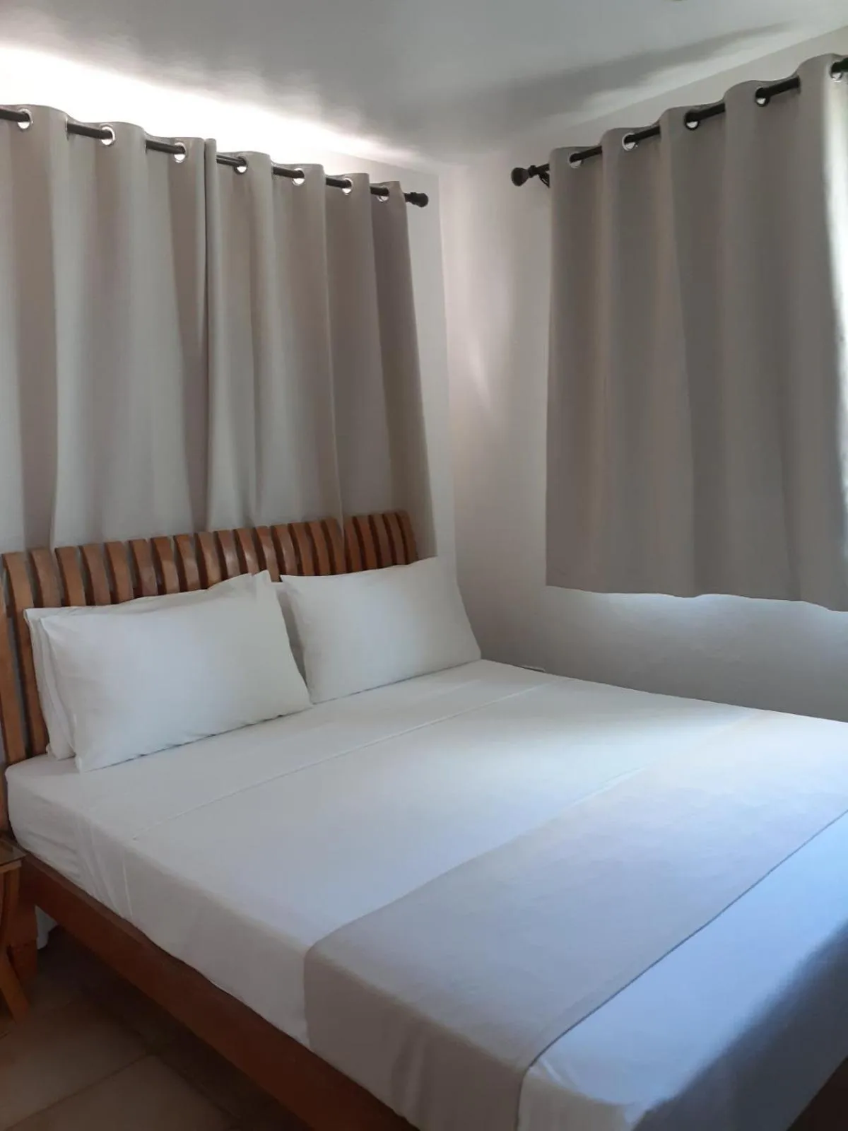 Bedroom, Bed in Bluewaves Beach House