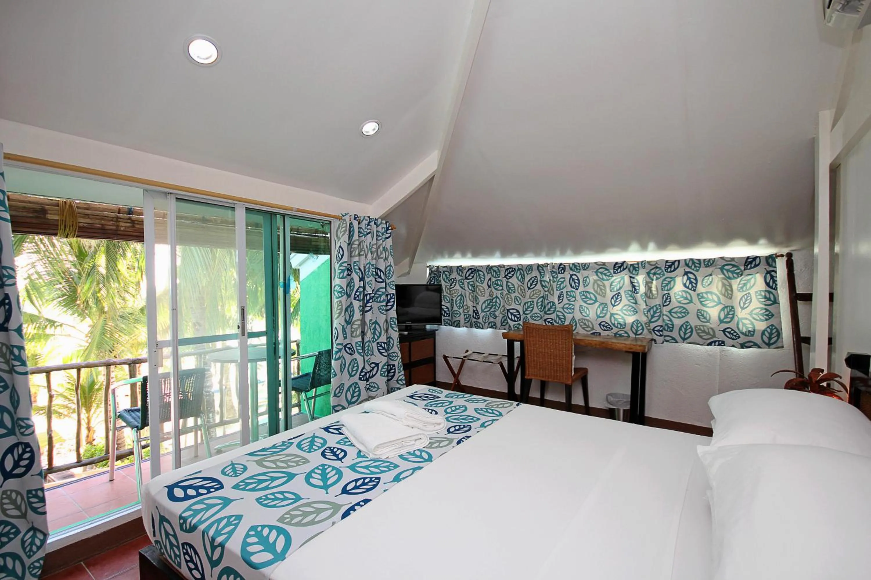 Decorative detail, Bed in Bluewaves Beach House