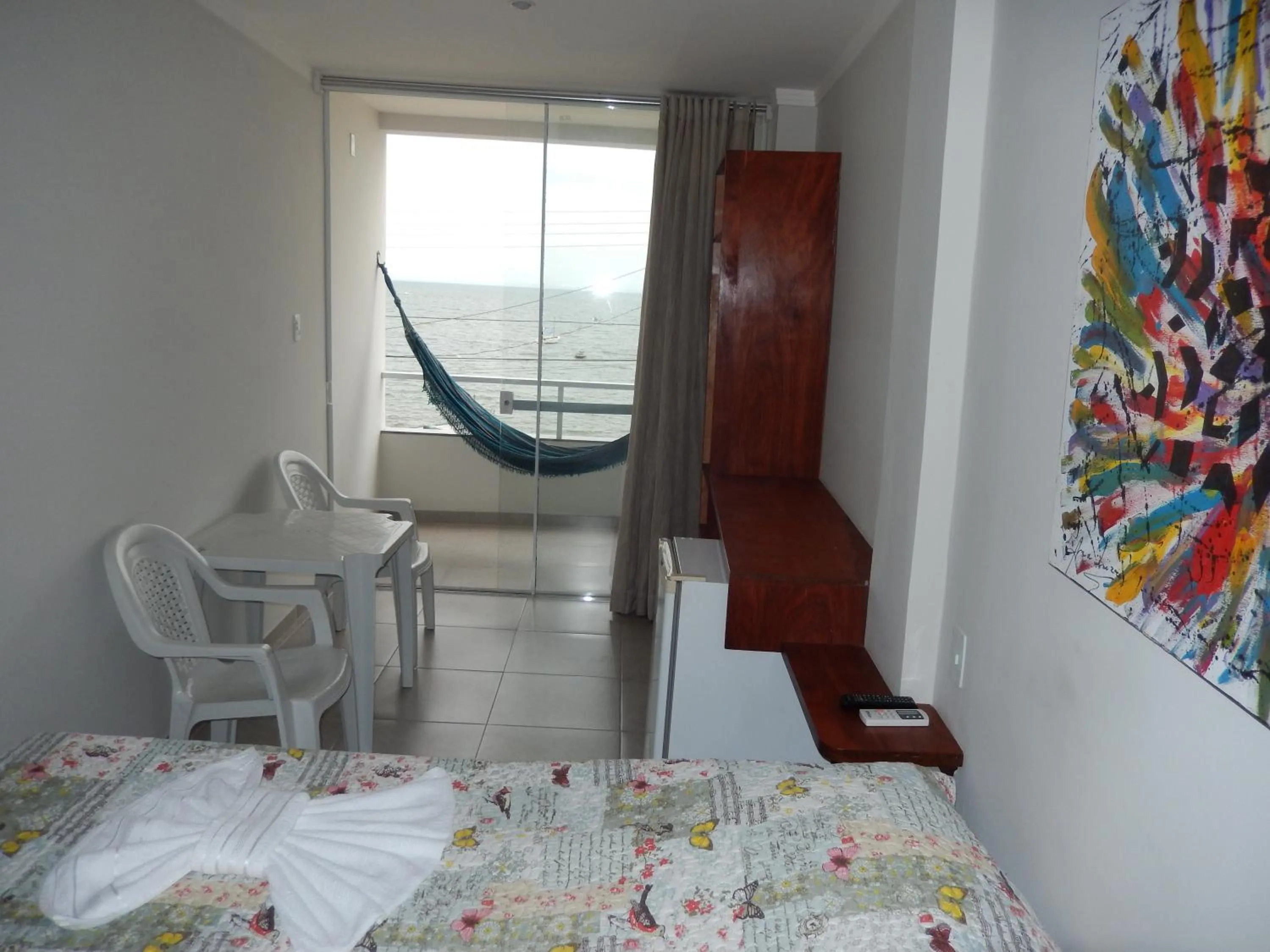 Photo of the whole room, Bed in Suite Vista Mar