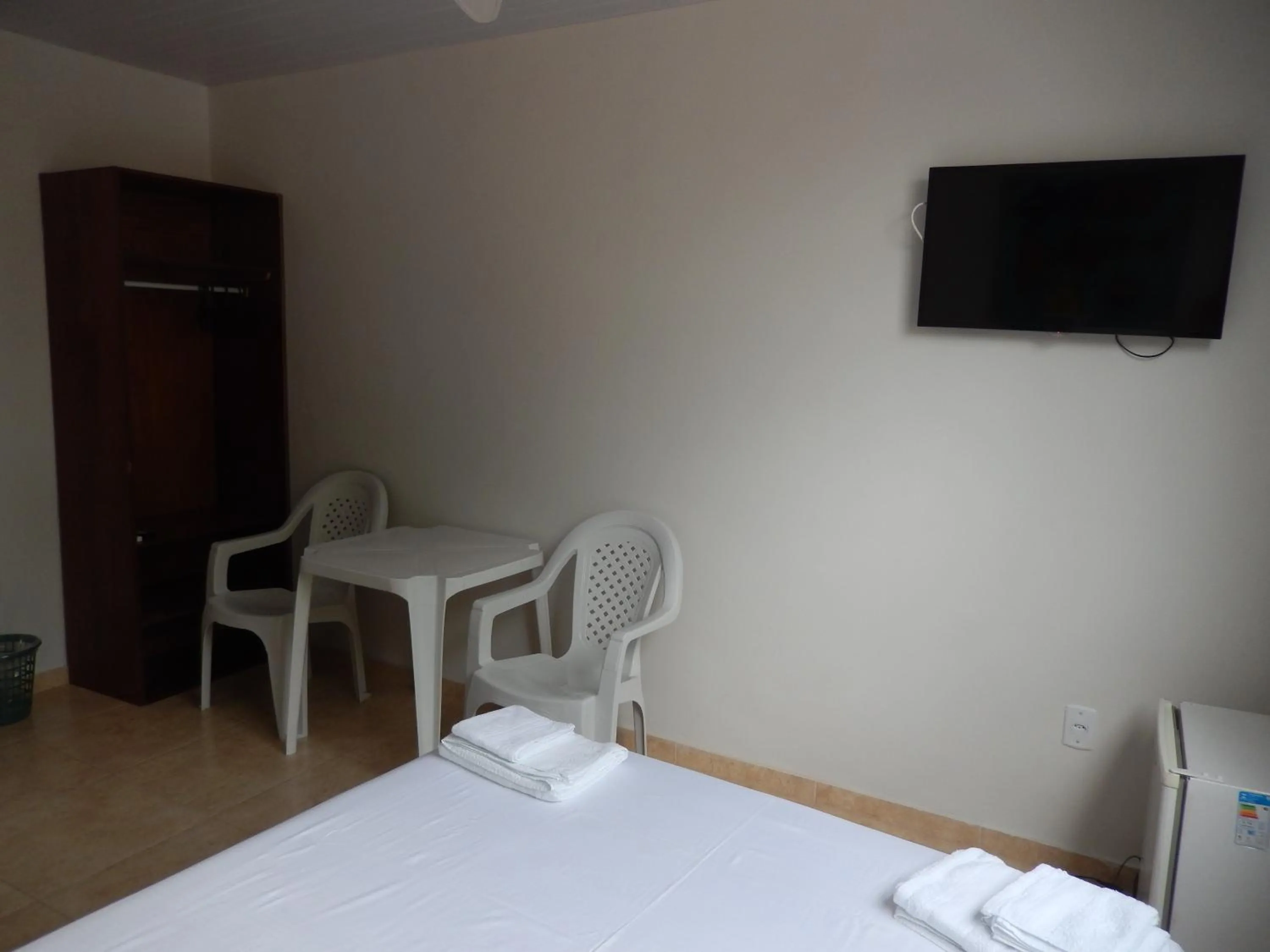 Photo of the whole room, Bed in Suite Vista Mar