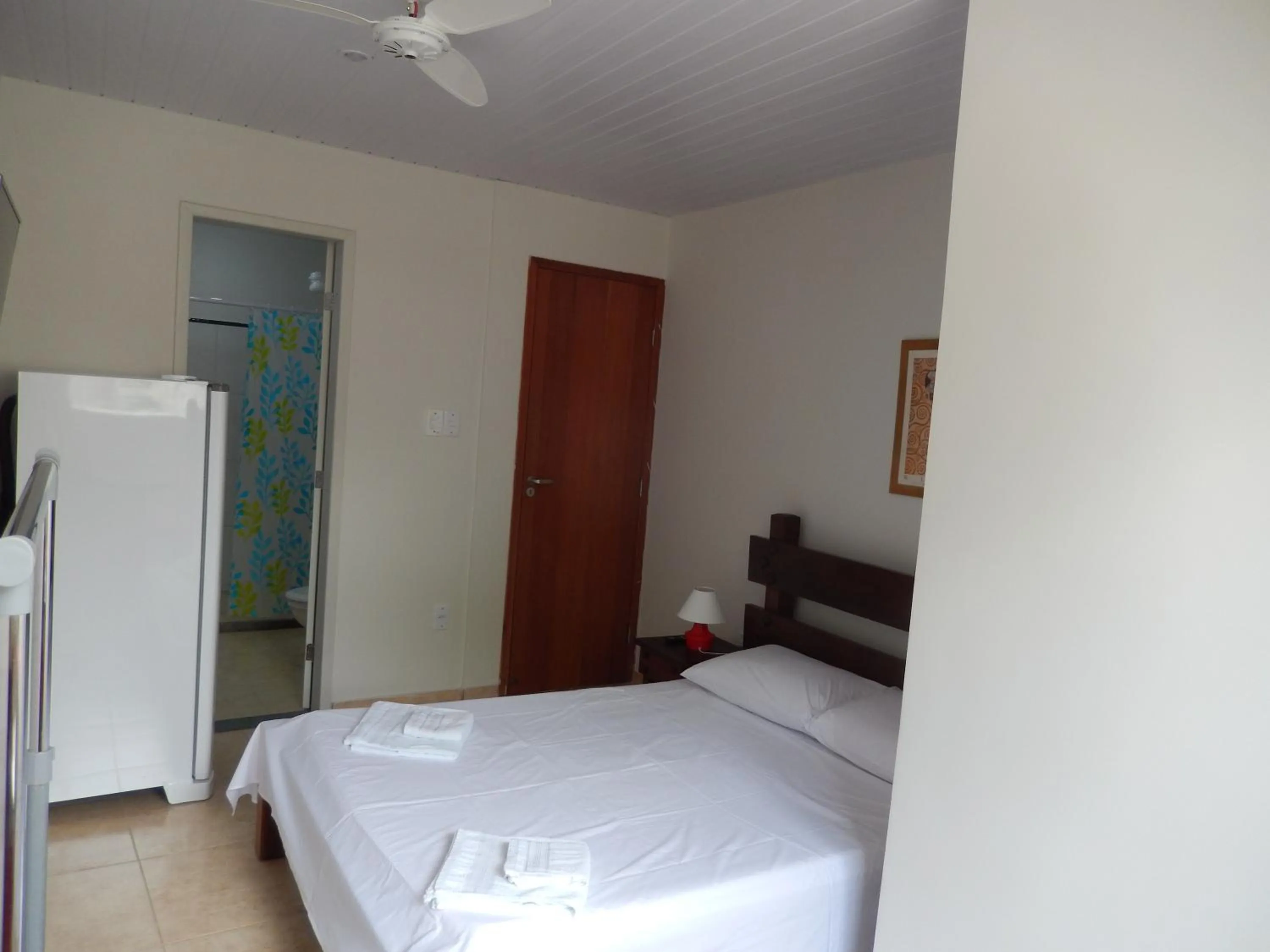 Photo of the whole room, Bed in Suite Vista Mar