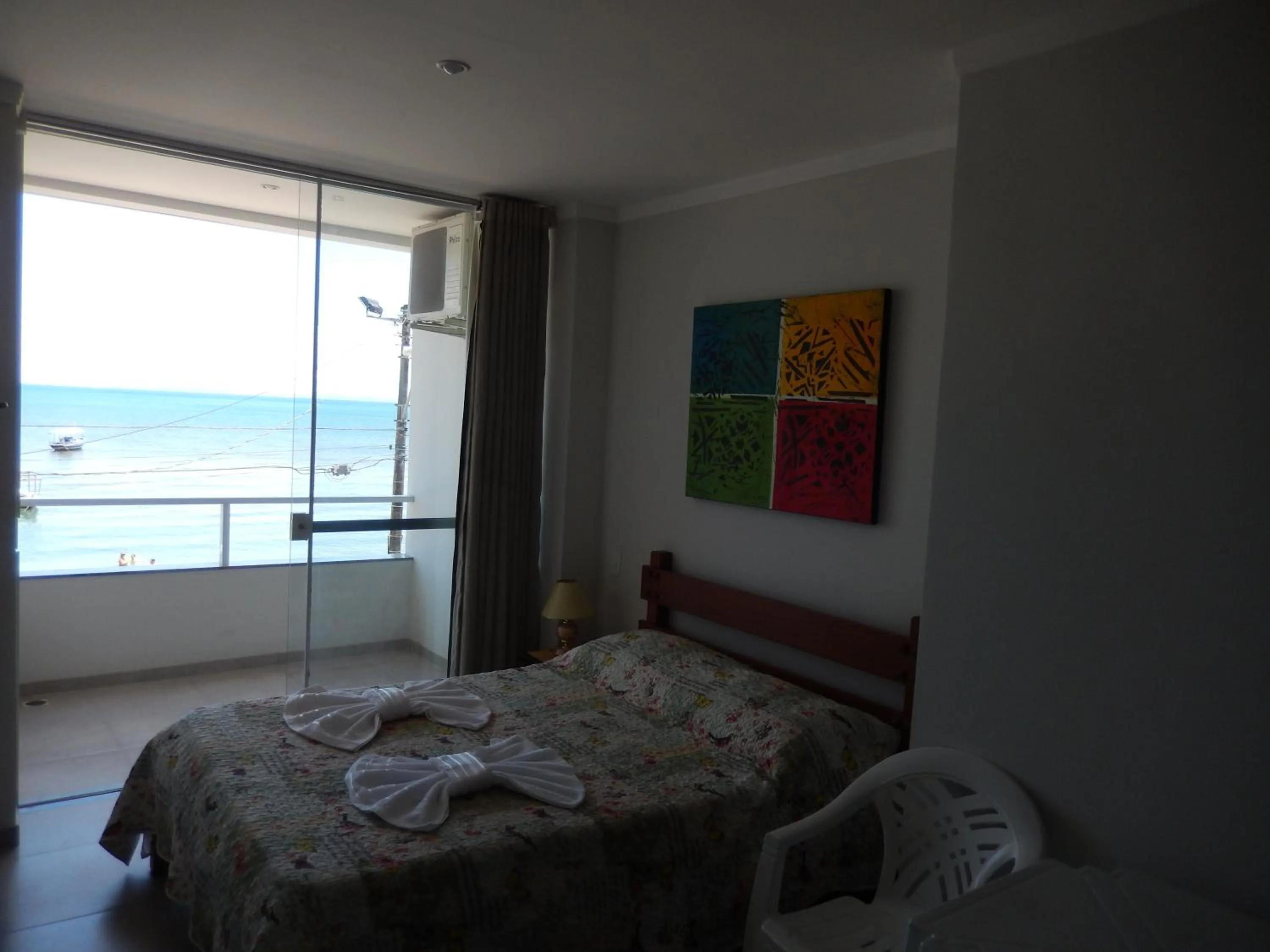 Photo of the whole room, Bed in Suite Vista Mar
