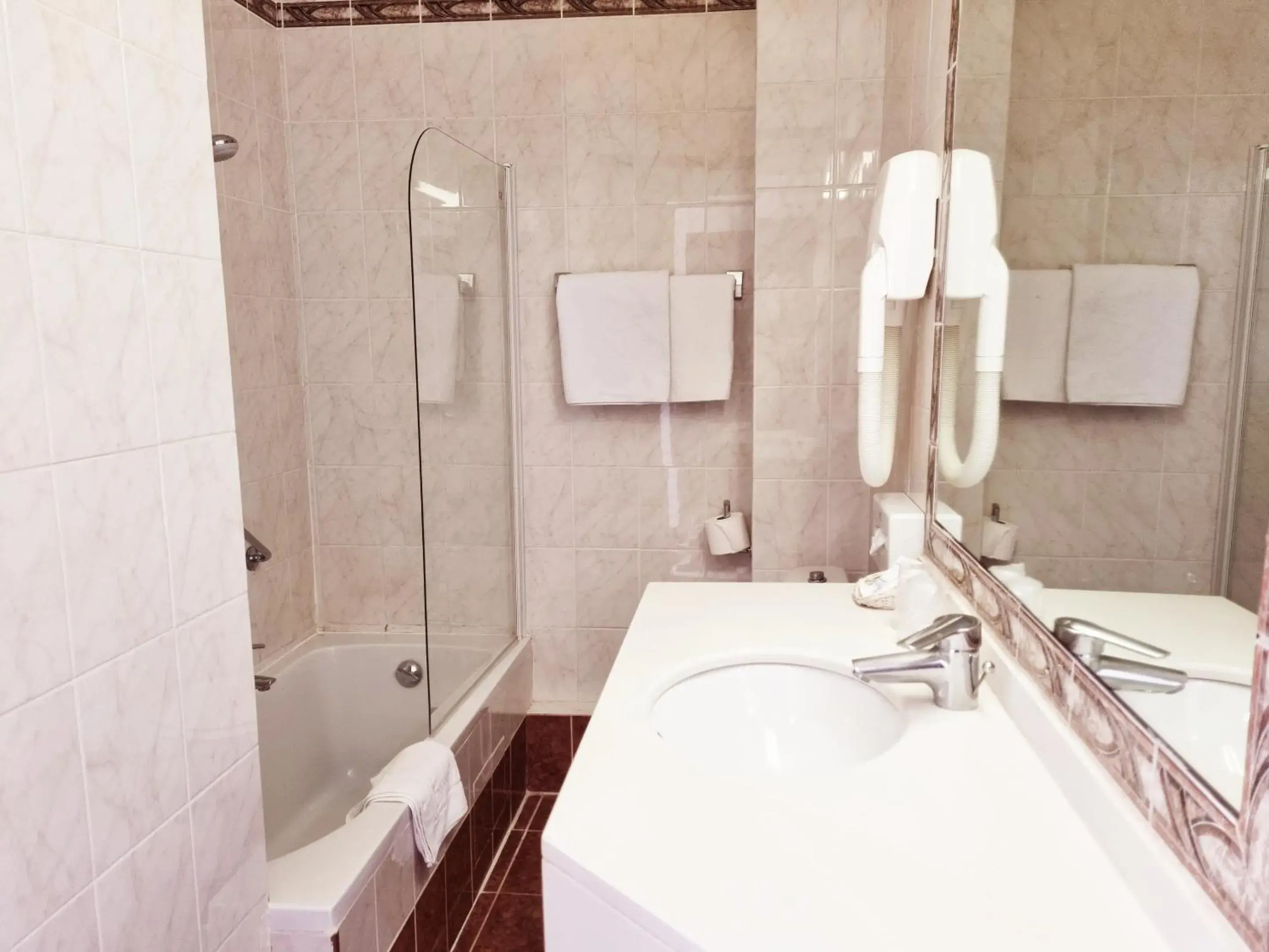 Bathroom in Hotel Carlton Nice Bathroom in Hotel Carlton Nice