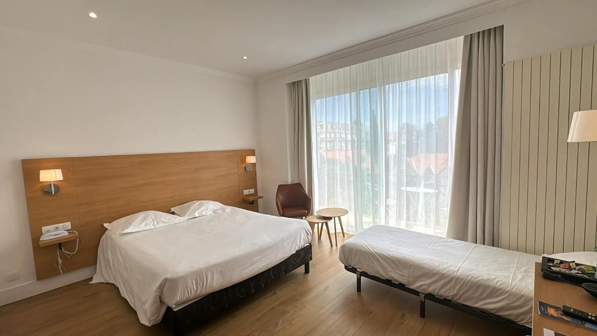 Bed in Hotel Carlton Nice, Partially Renovated