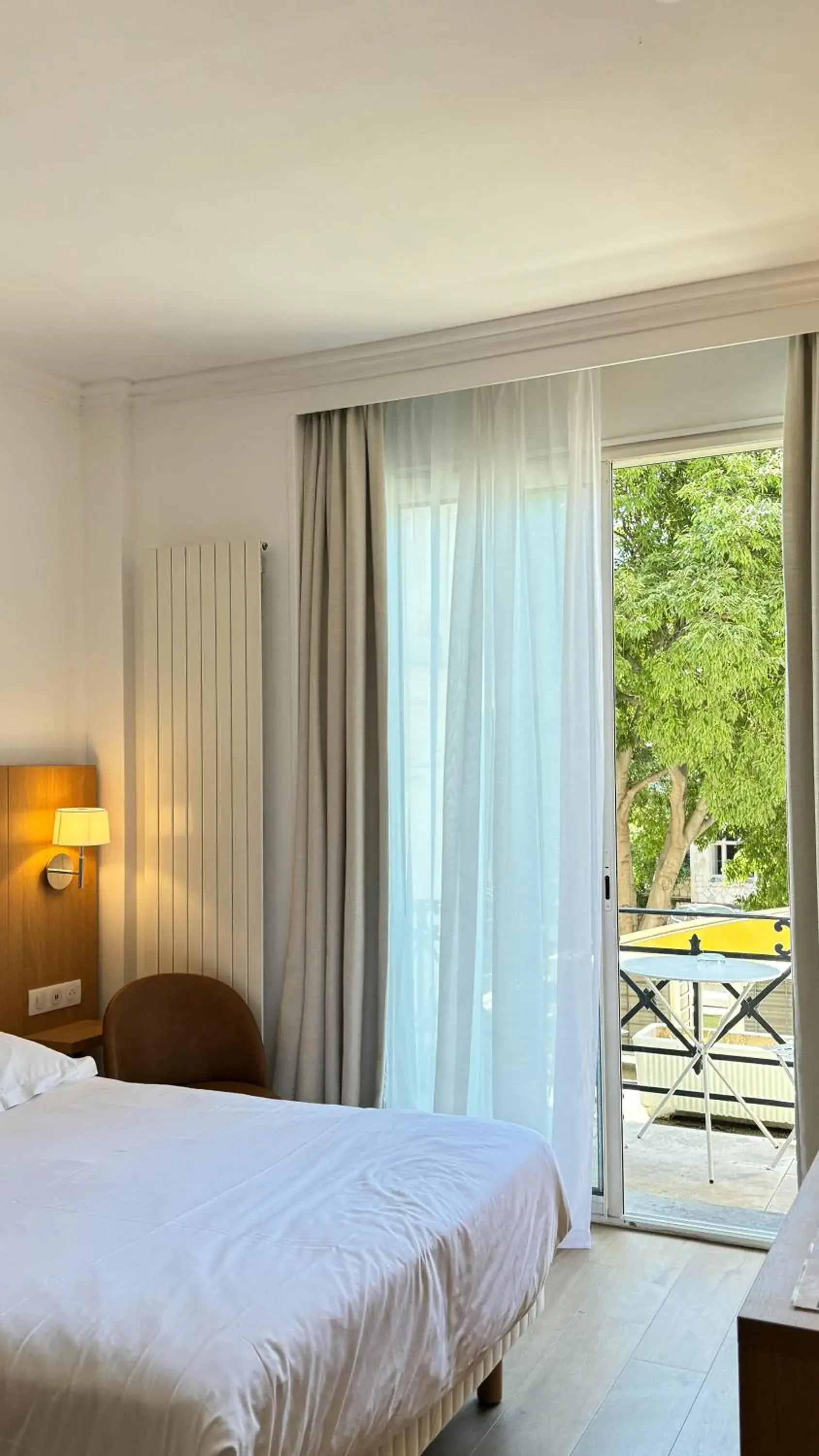 Bed in Hotel Carlton Nice, Partially Renovated Bed in Hotel Carlton Nice, Partially Renovated