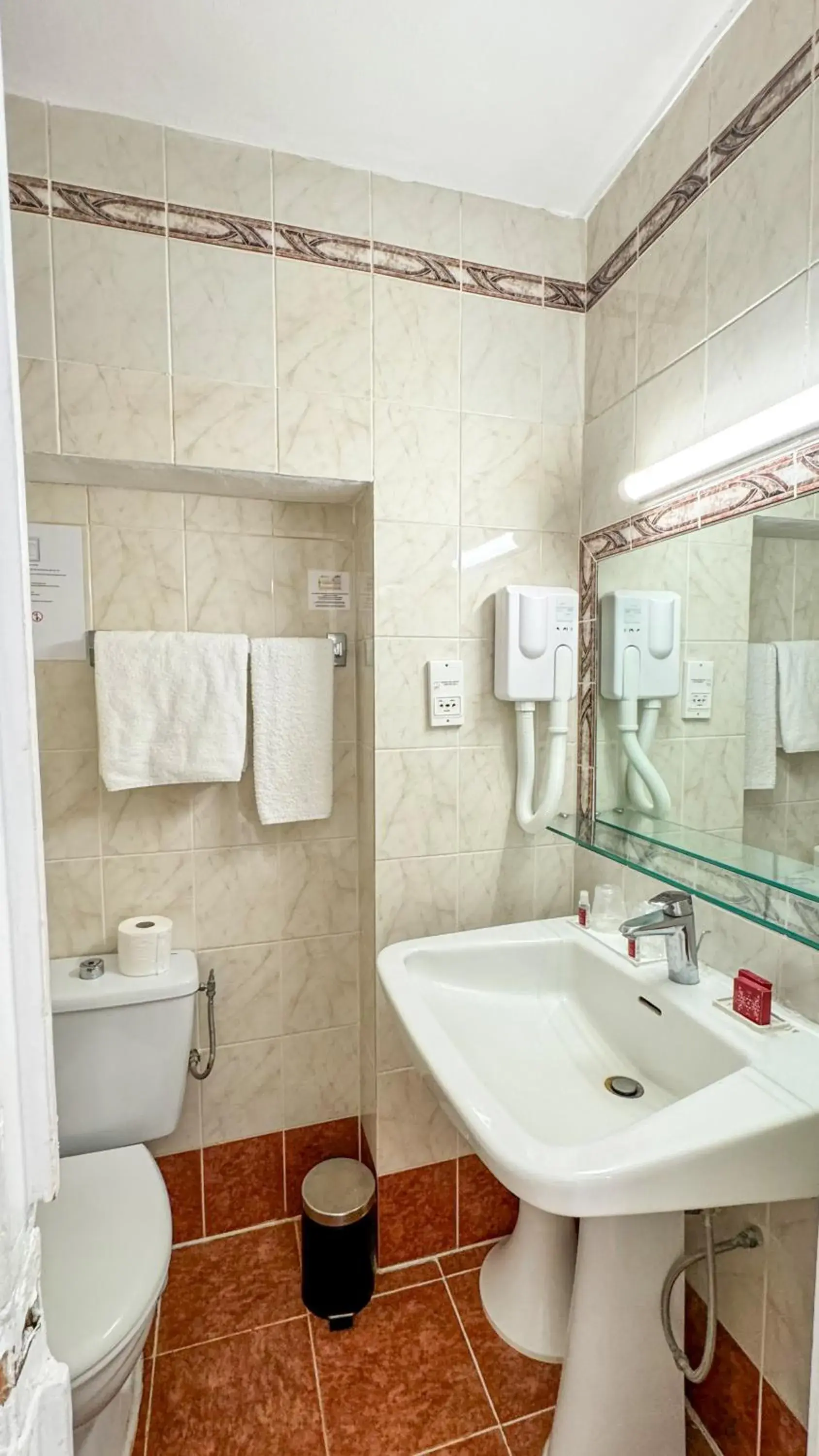 Hotel Carlton Nice, Partially Renovated Hotel Carlton Nice, Partially Renovated