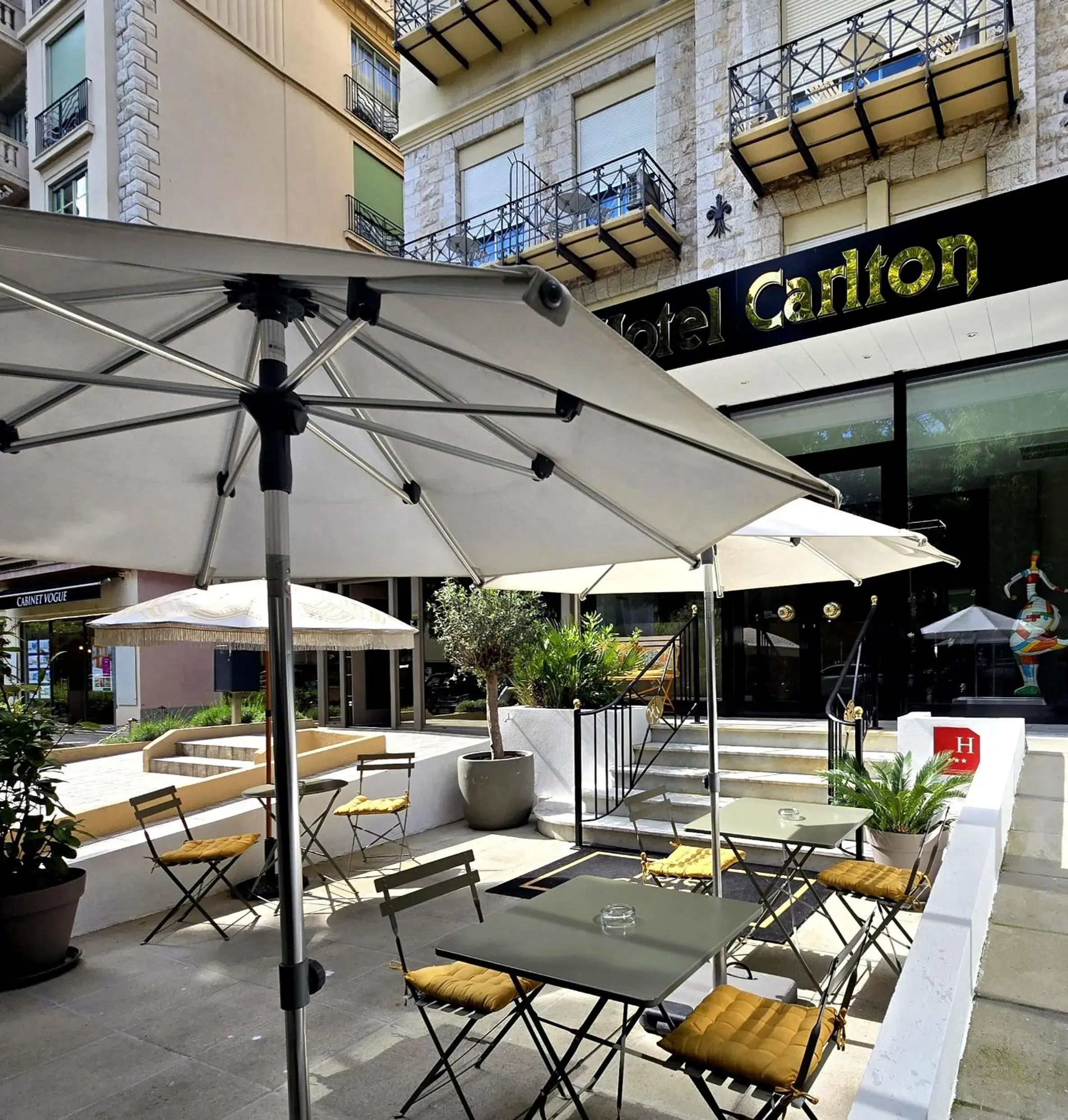 Patio in Hotel Carlton Nice Patio in Hotel Carlton Nice