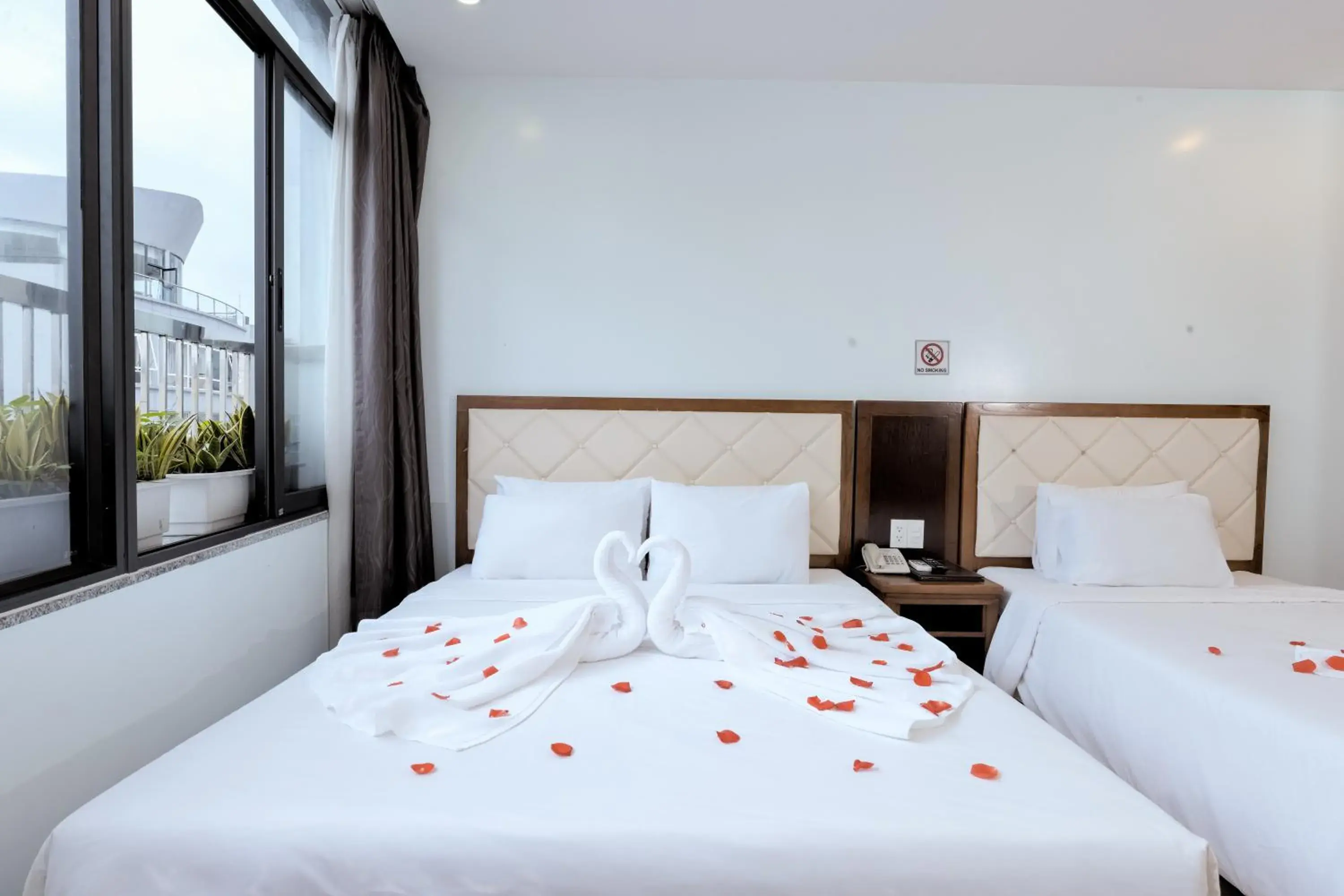 Bed in DaNa Sailing Hotel Bed in DaNa Sailing Hotel