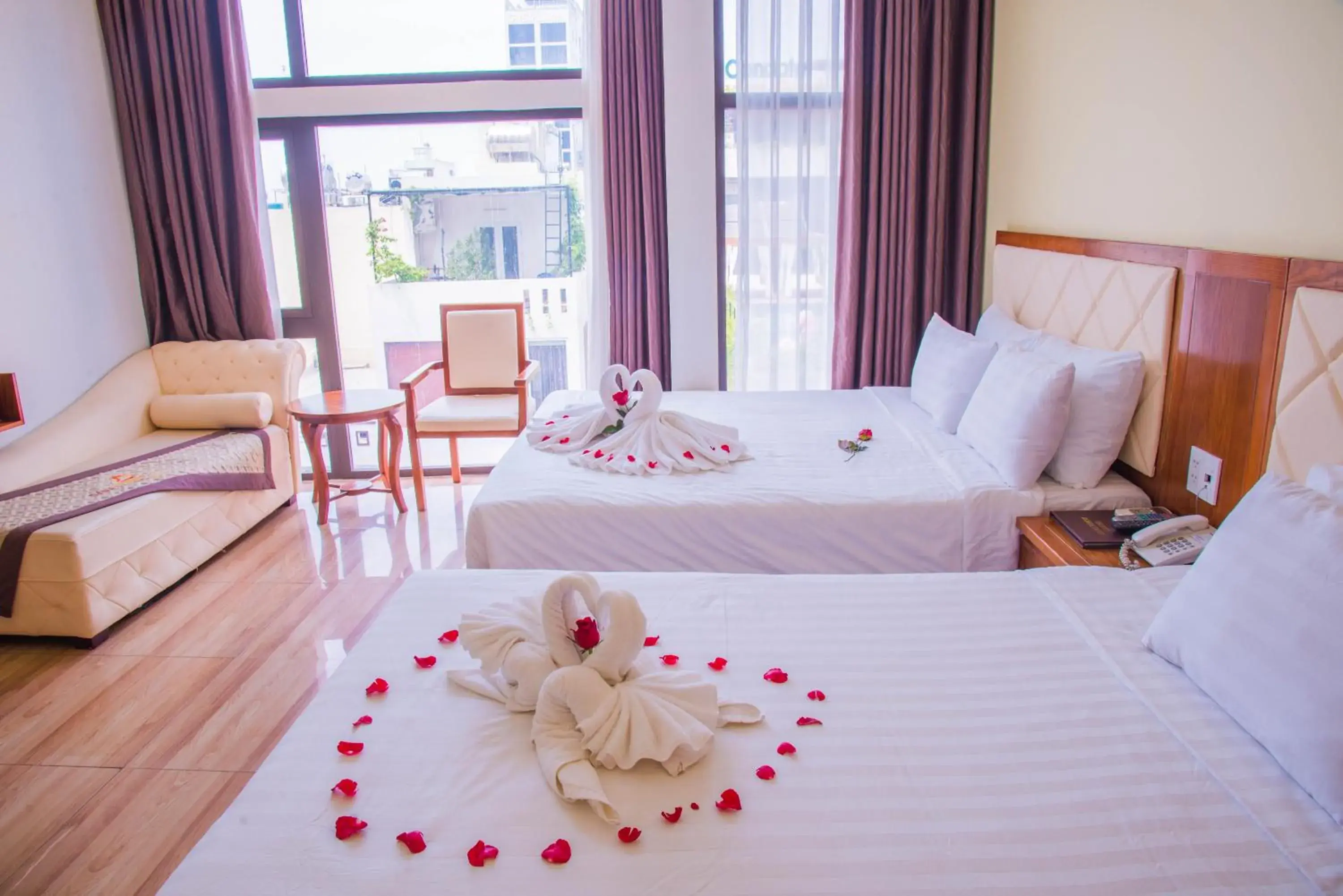 Photo of the whole room, Bed in DaNa Sailing Hotel Photo of the whole room, Bed in DaNa Sailing Hotel