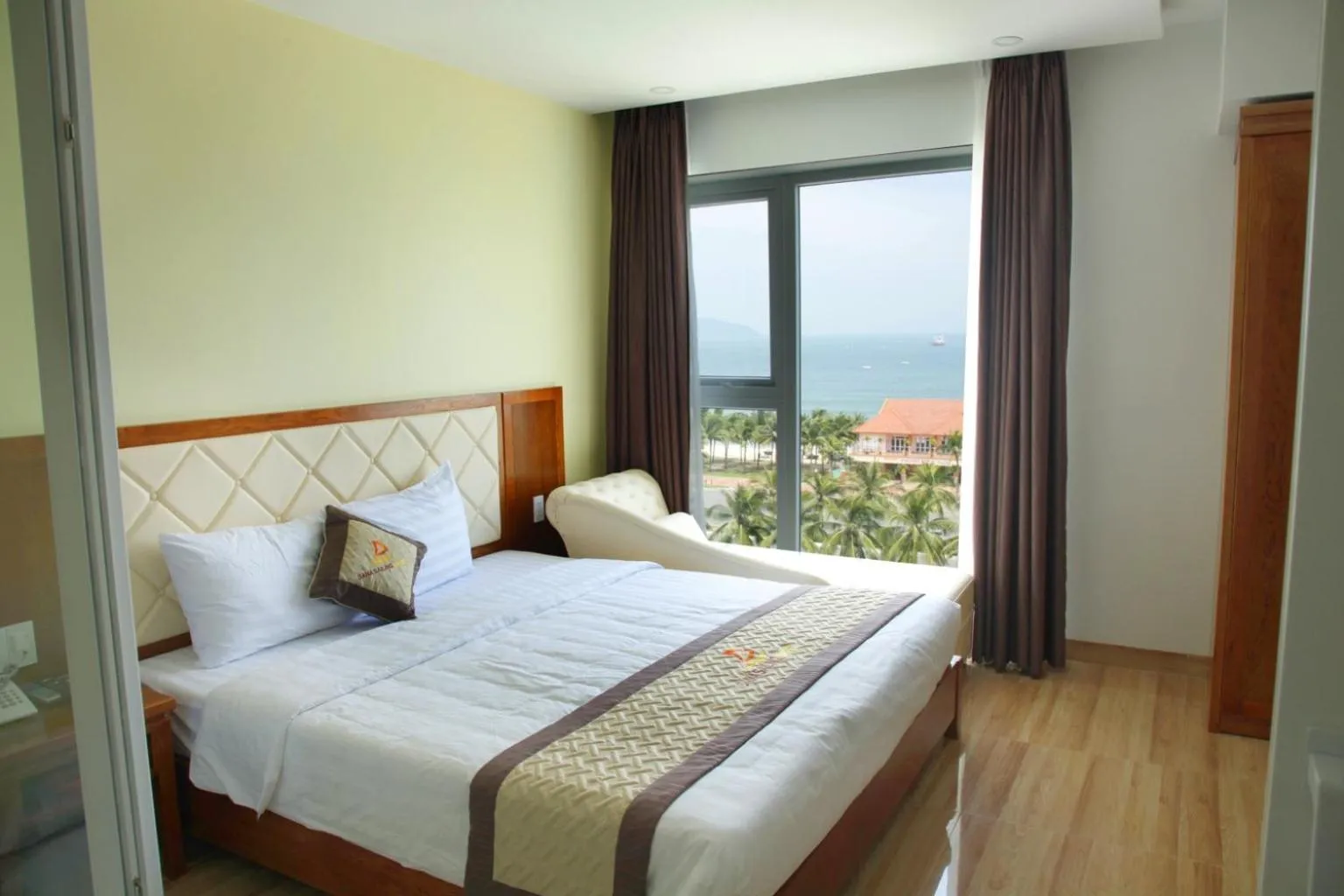 Sea view, Bed in DaNa Sailing Hotel