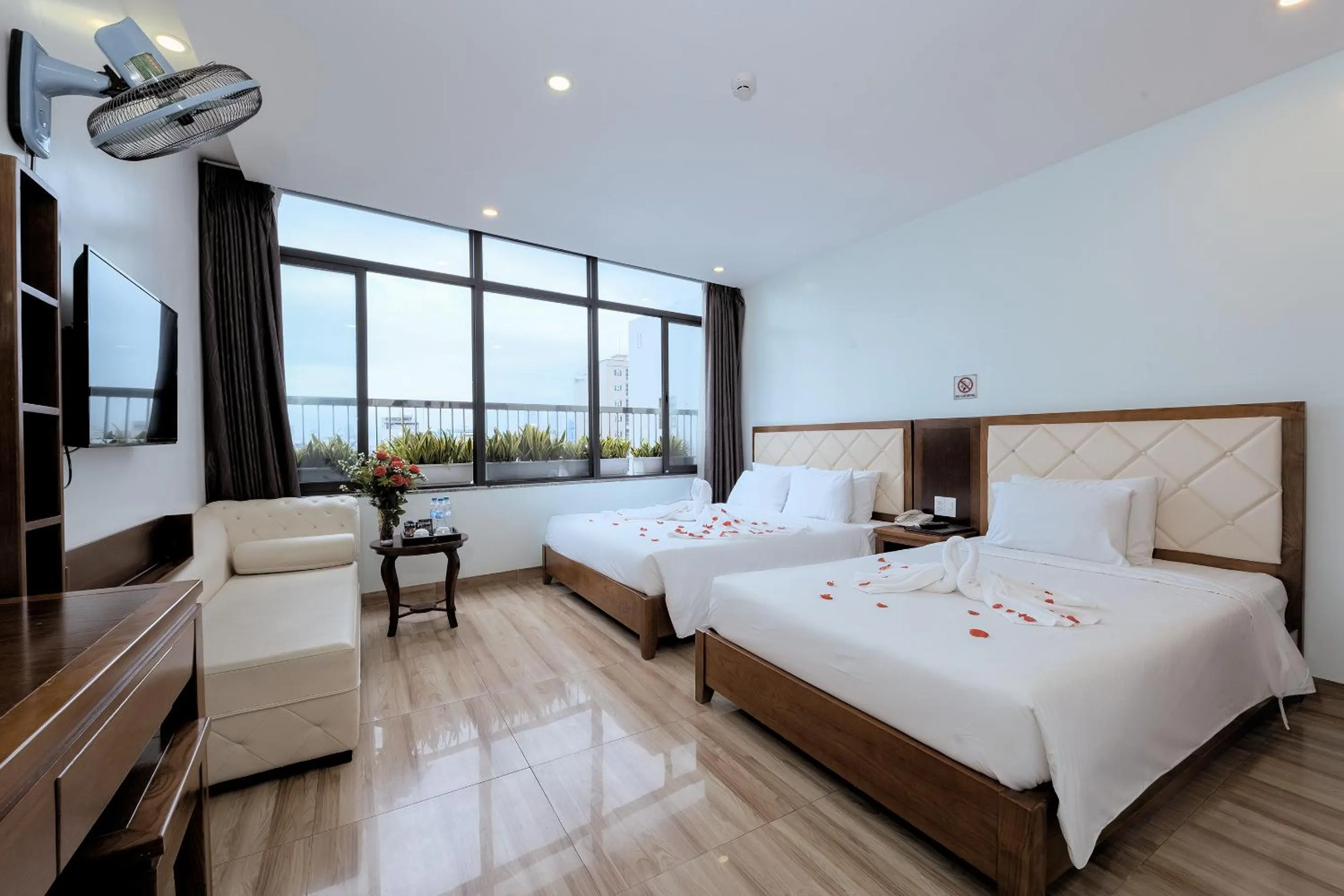 Bedroom, Bed in DaNa Sailing Hotel