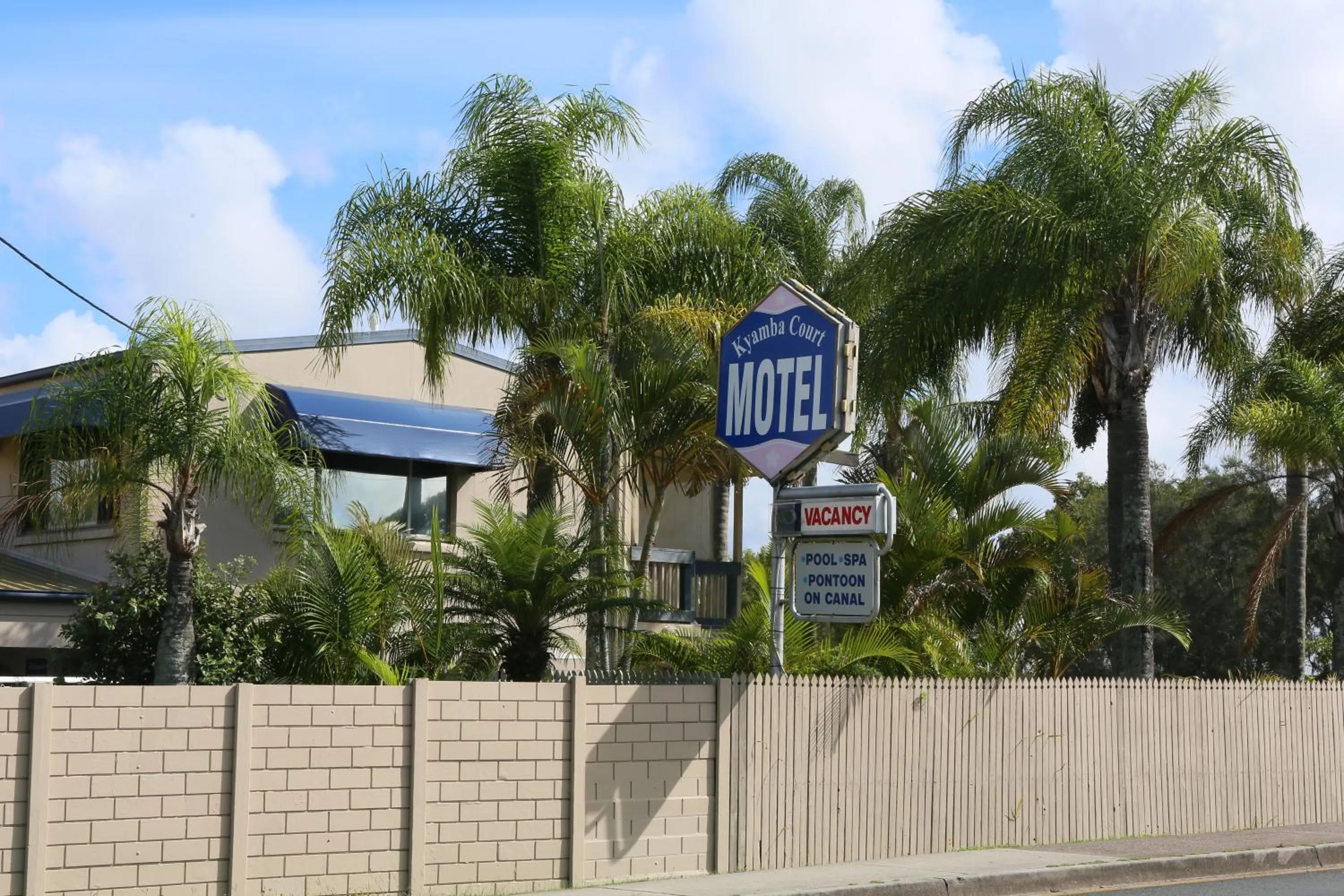 Facade/entrance in Kyamba Court Motel