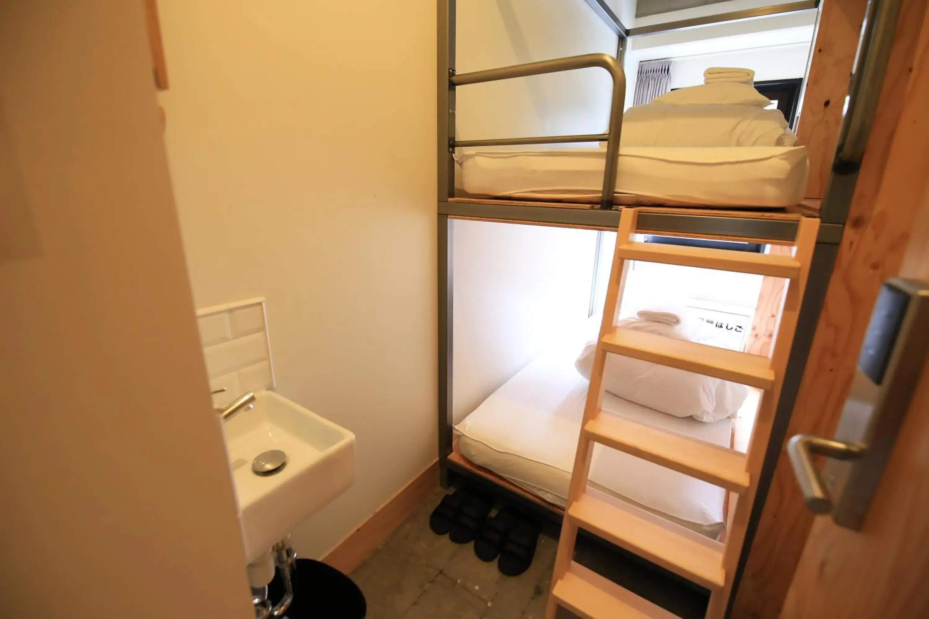 Twin Room with Shared Bathroom in Wise Owl Hostels Shibuya Twin Room with Shared Bathroom in Wise Owl Hostels Shibuya