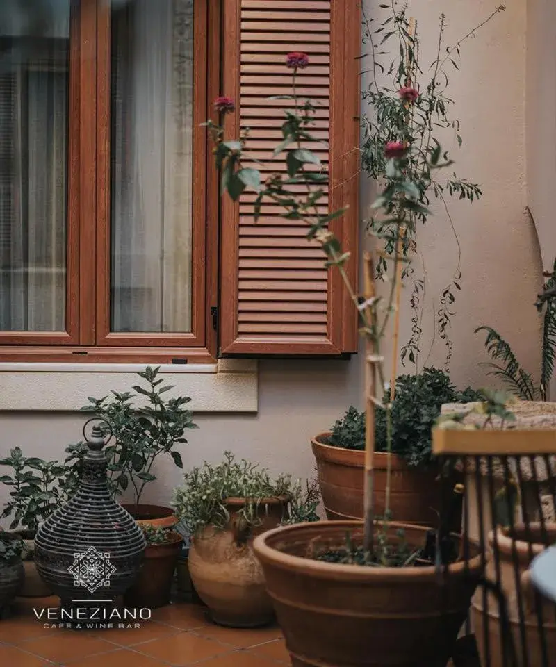 Inner courtyard view in Veneziano Boutique Hotel Inner courtyard view in Veneziano Boutique Hotel