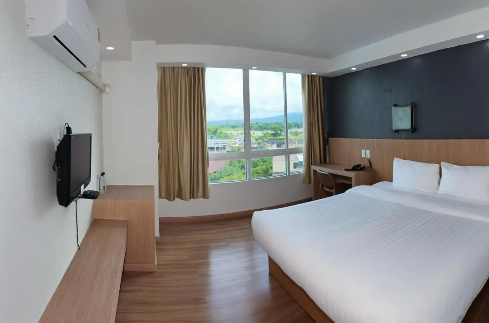 Bed in KM Kwanphayao Hotel Bed in KM Kwanphayao Hotel