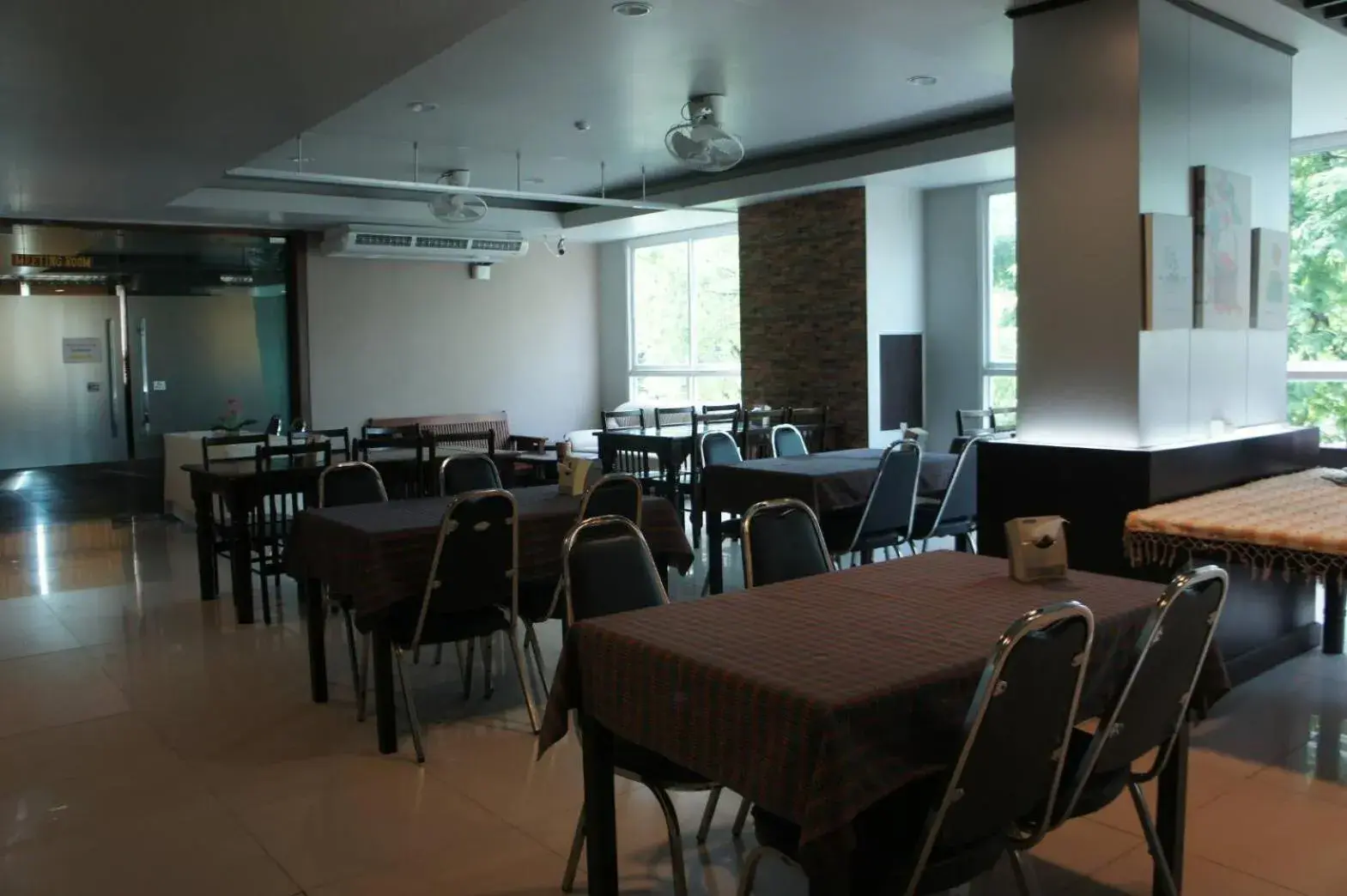 Restaurant/places to eat in KM Kwanphayao Hotel Restaurant/places to eat in KM Kwanphayao Hotel