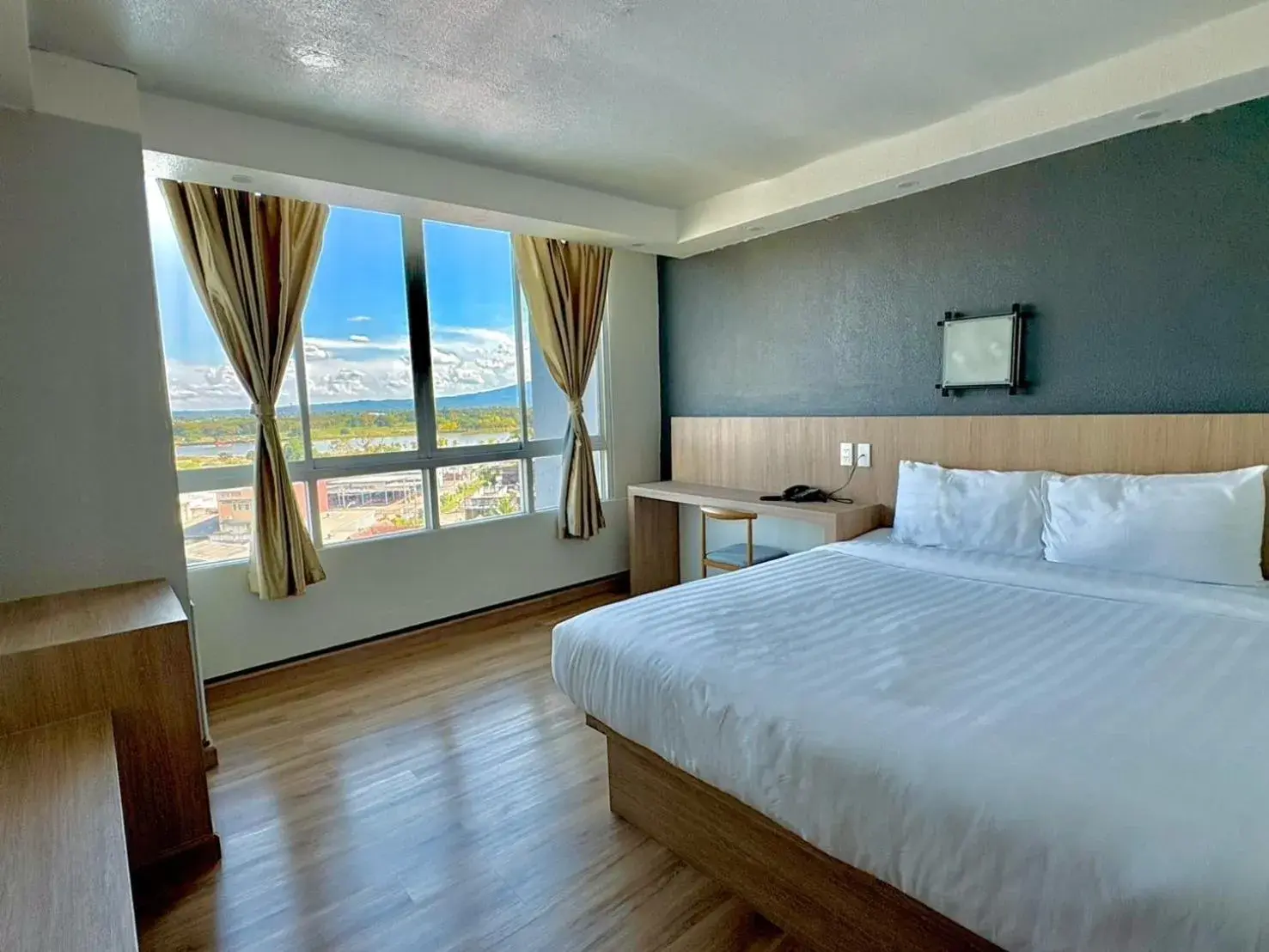 Bed in KM Kwanphayao Hotel Bed in KM Kwanphayao Hotel