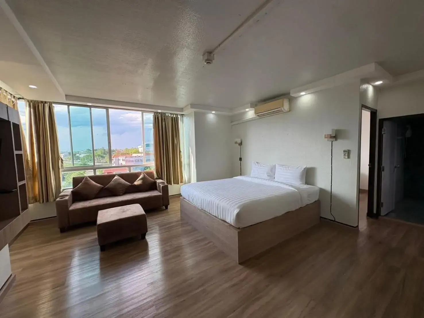 Bed in KM Kwanphayao Hotel Bed in KM Kwanphayao Hotel