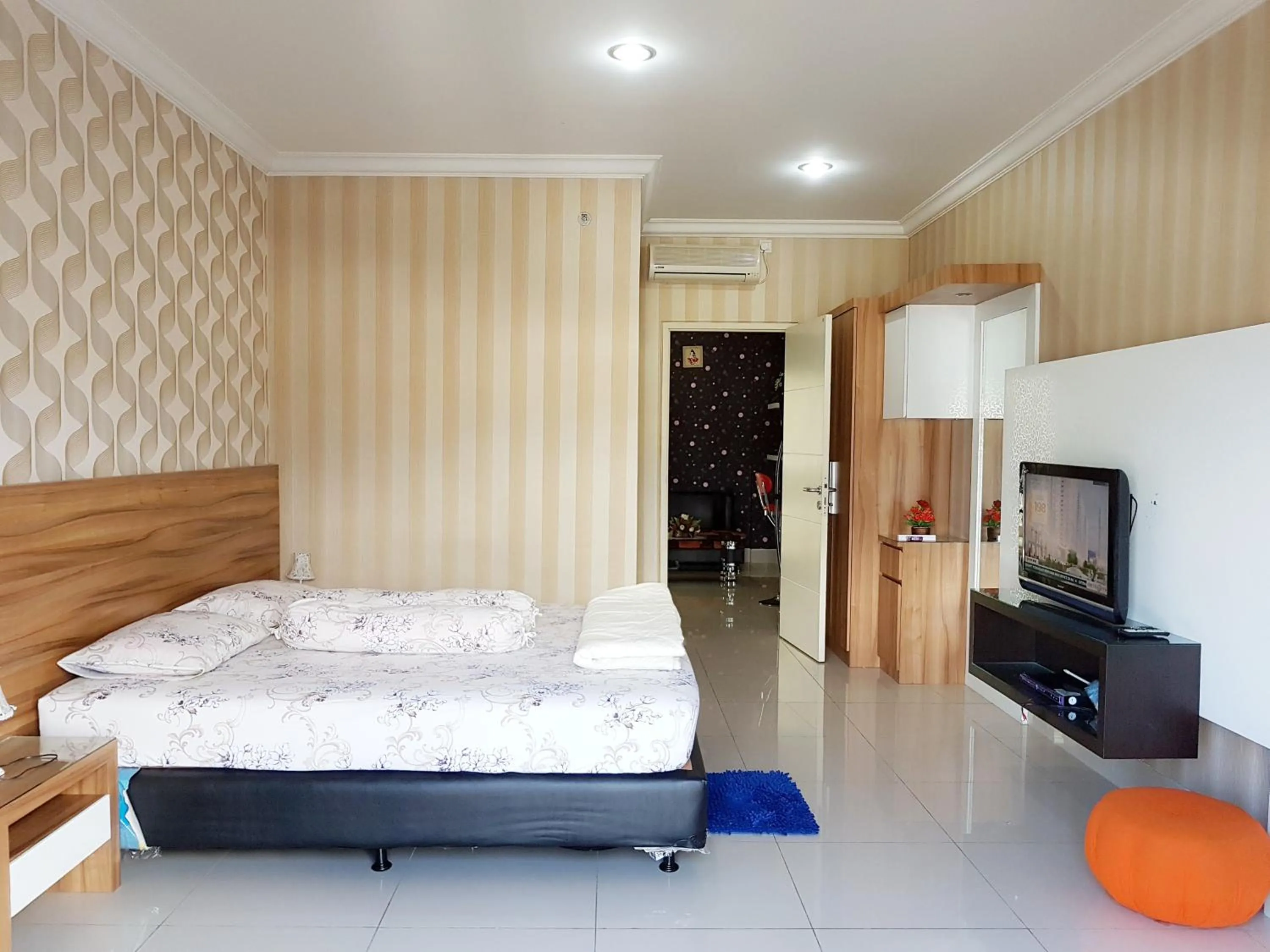 Bedroom, Bed in Apartemen MTC 623