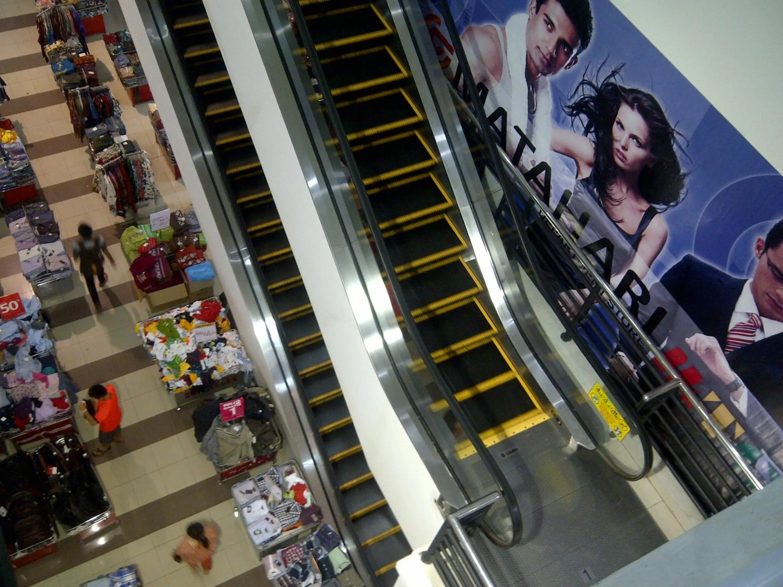 Shopping Area in Apartemen MTC 623