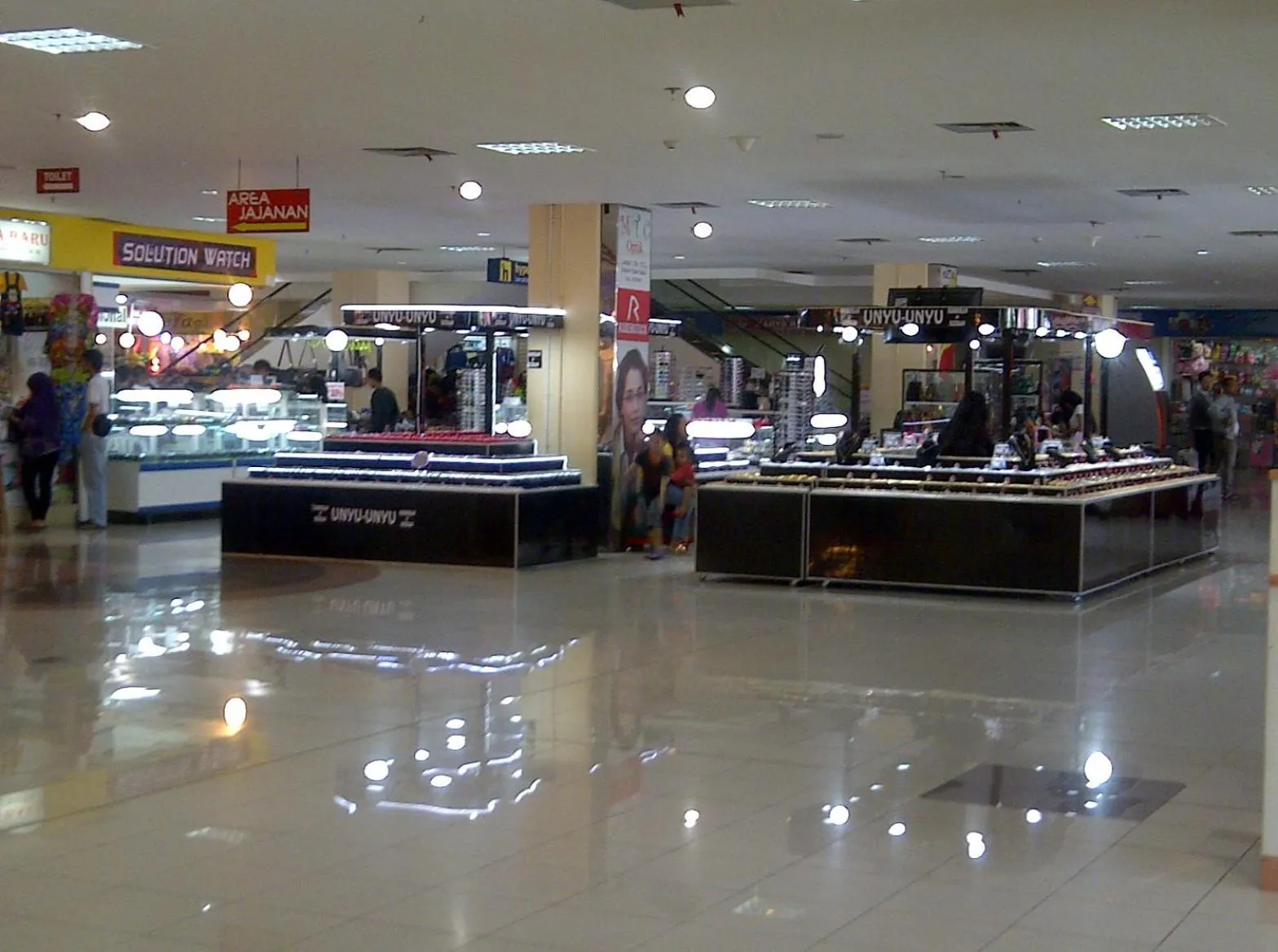 Shopping Area in Apartemen MTC 623