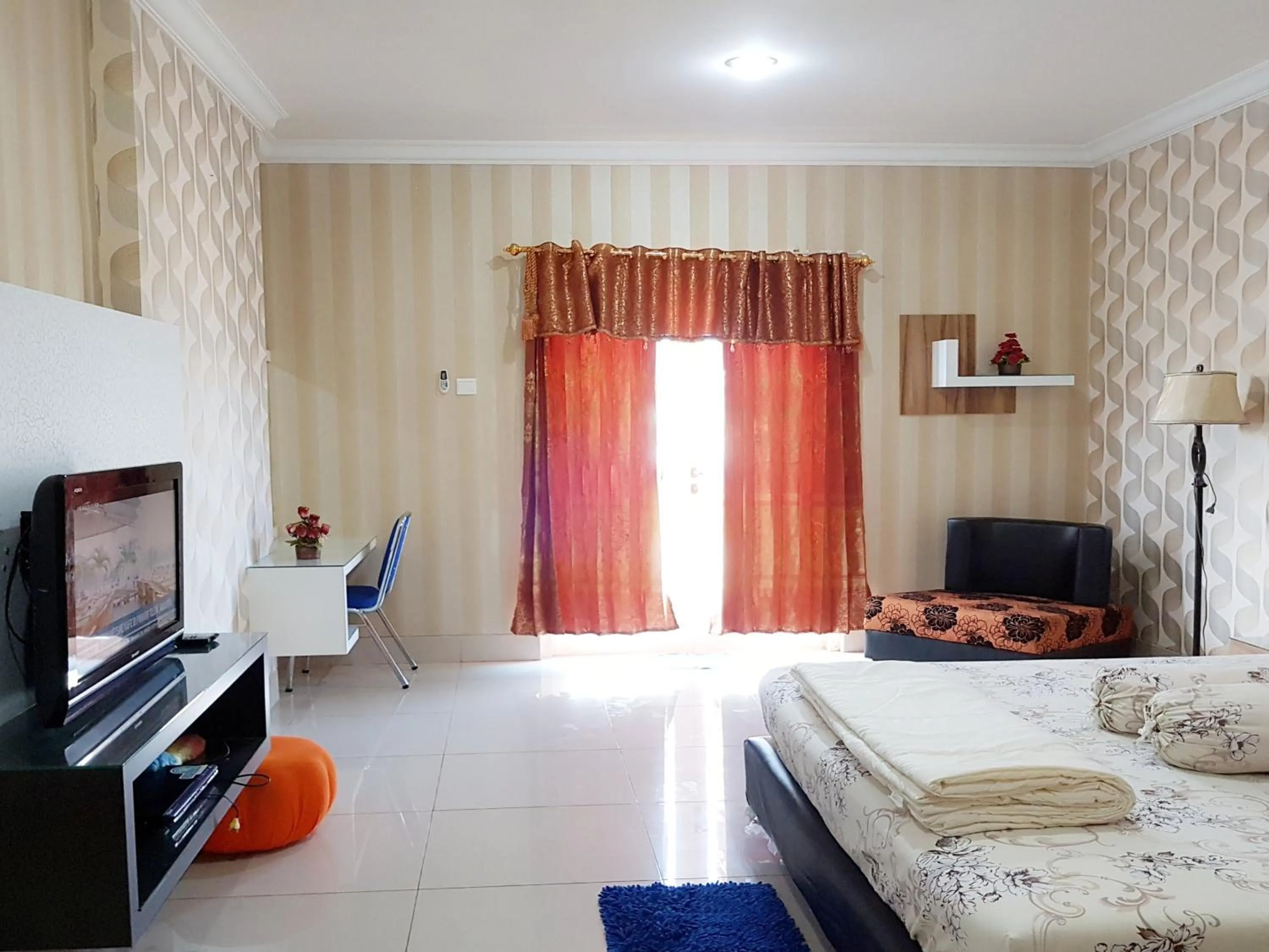 Bedroom, Bed in Apartemen MTC 623