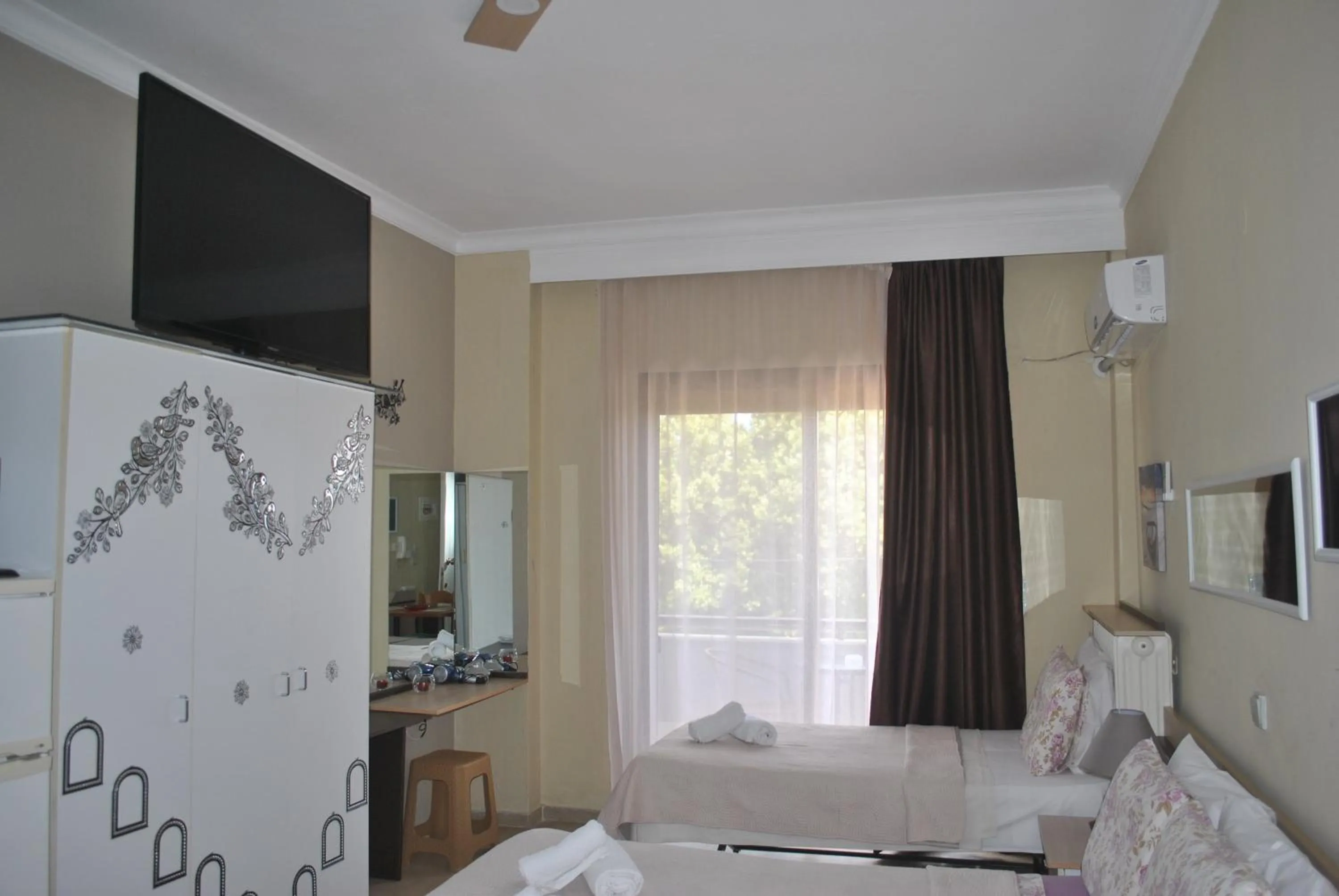 TV and multimedia, Bed in Alexander Apartments