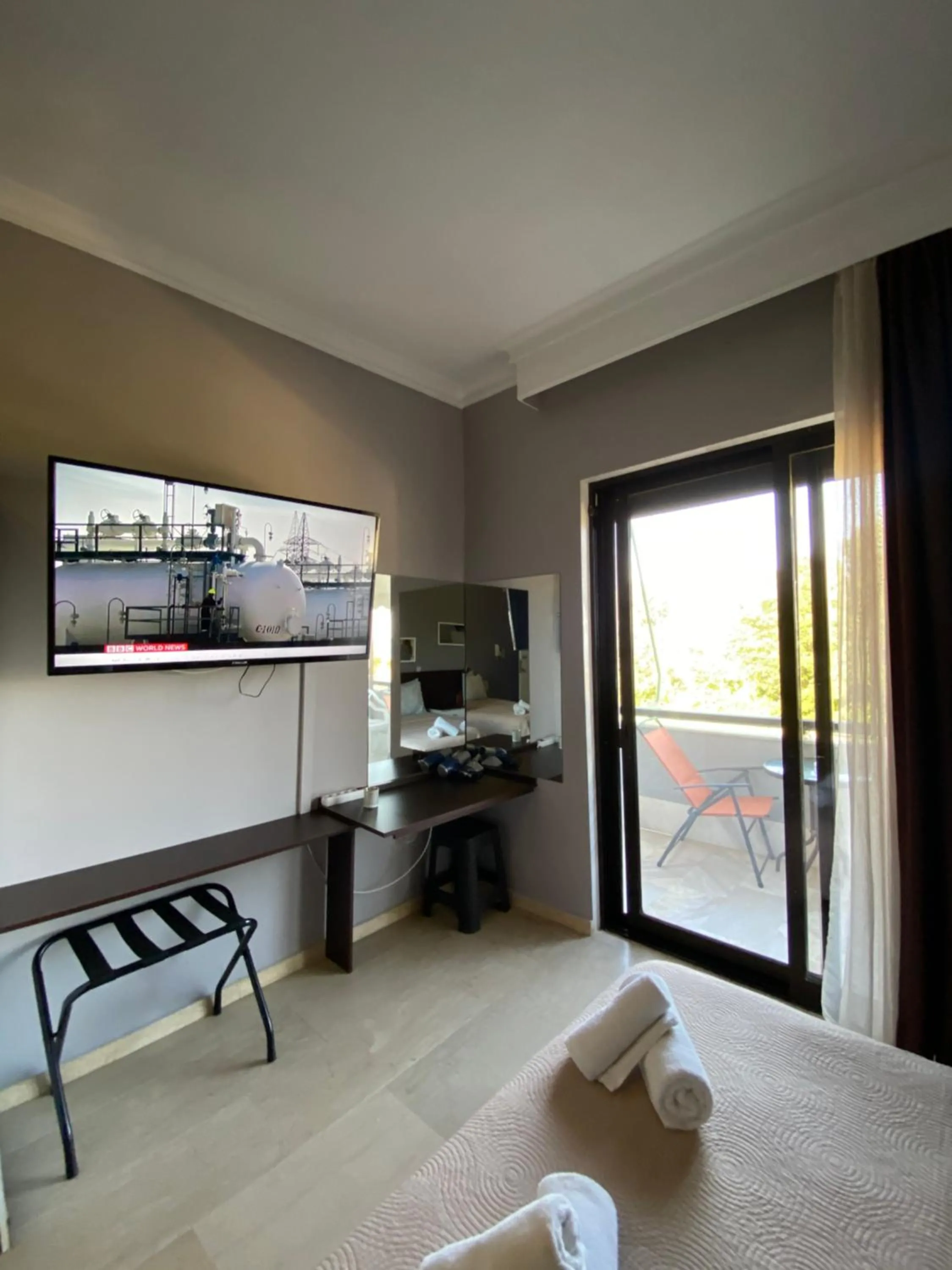 TV and multimedia, Bed in Alexander Apartments