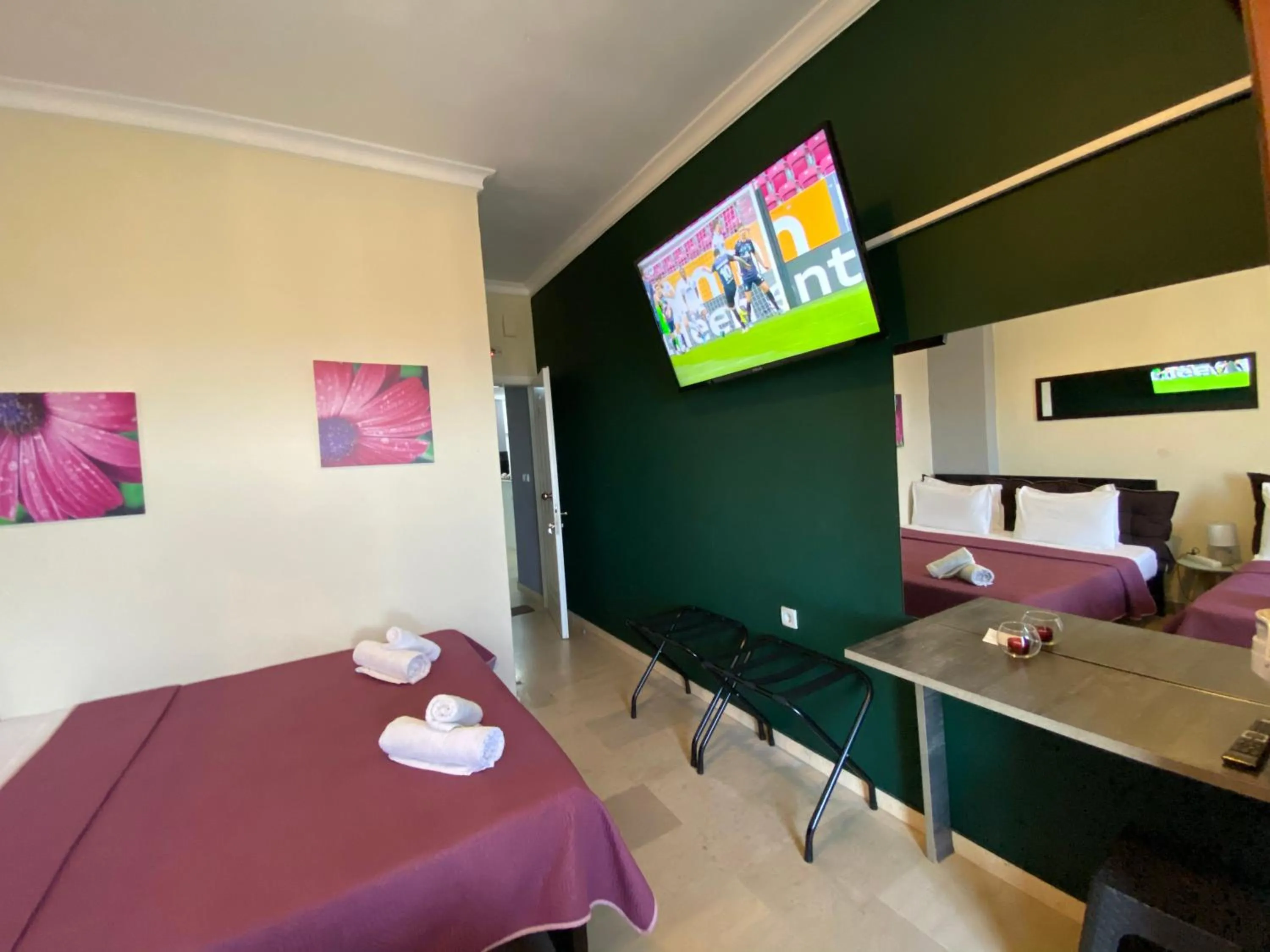 TV and multimedia, Bed in Alexander Apartments