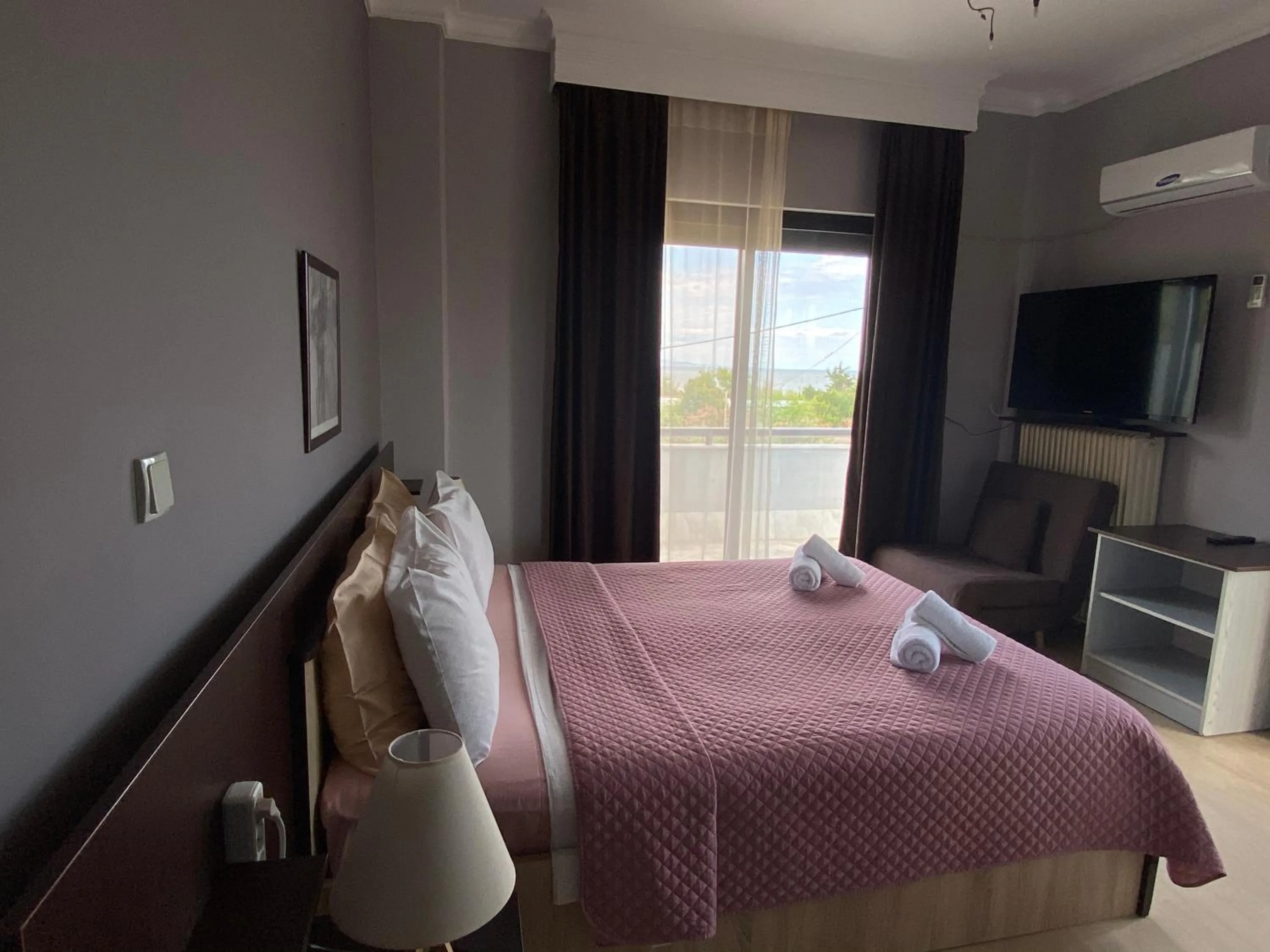 Photo of the whole room, Bed in Alexander Apartments