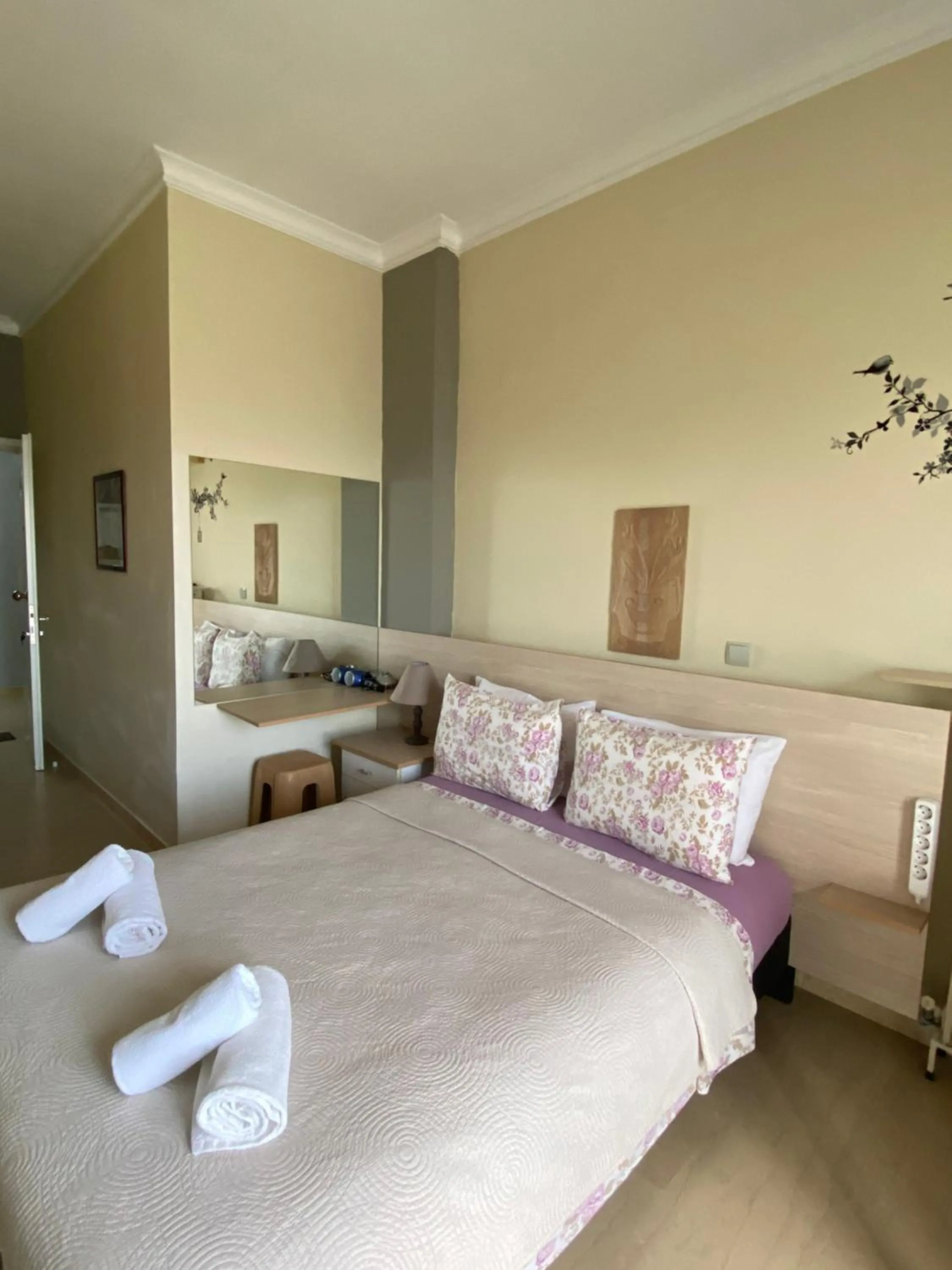 Photo of the whole room, Bed in Alexander Apartments